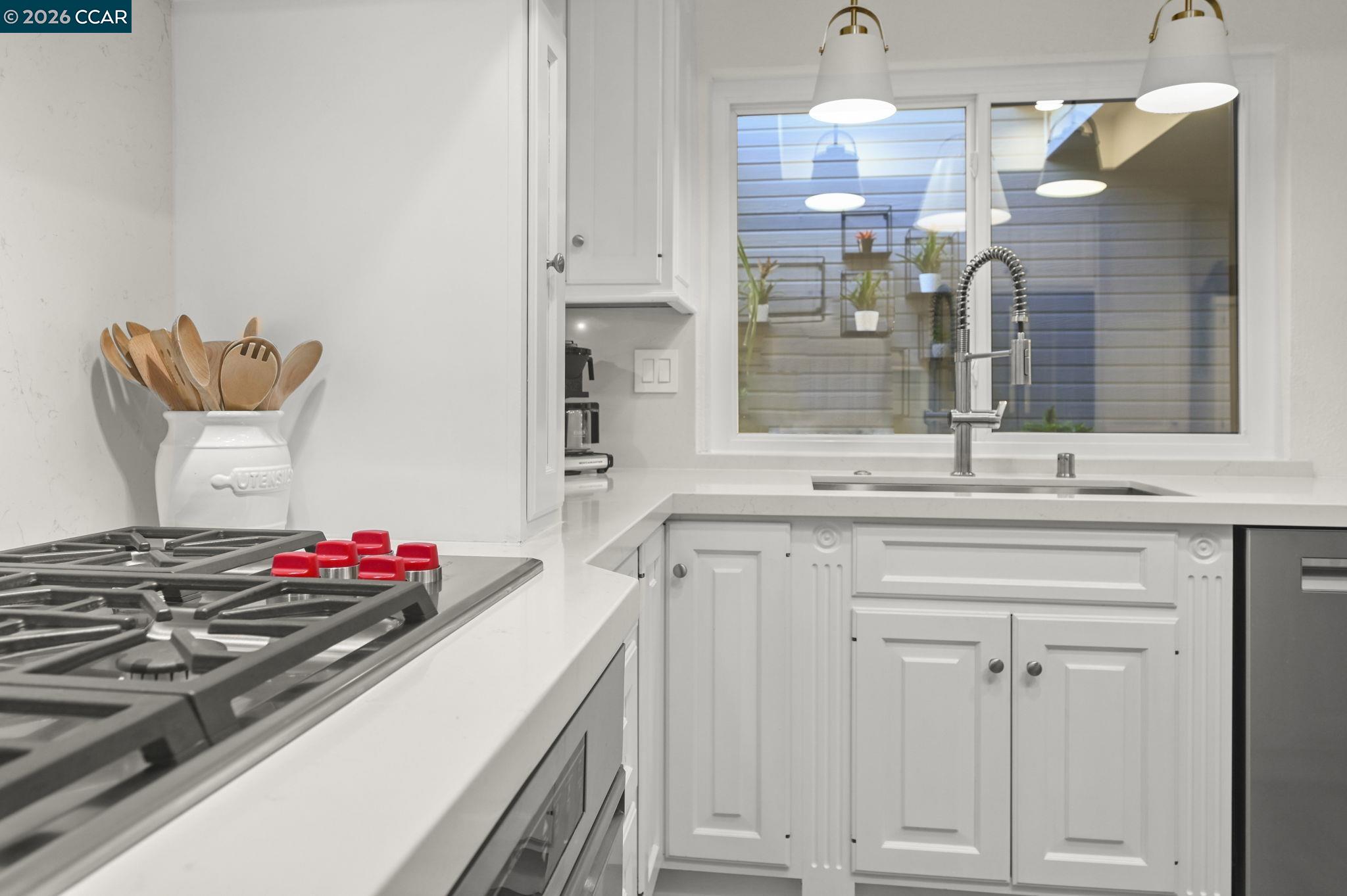 Detail Gallery Image 9 of 49 For 1713 Geary Rd, Walnut Creek,  CA 94597 - 3 Beds | 3/1 Baths