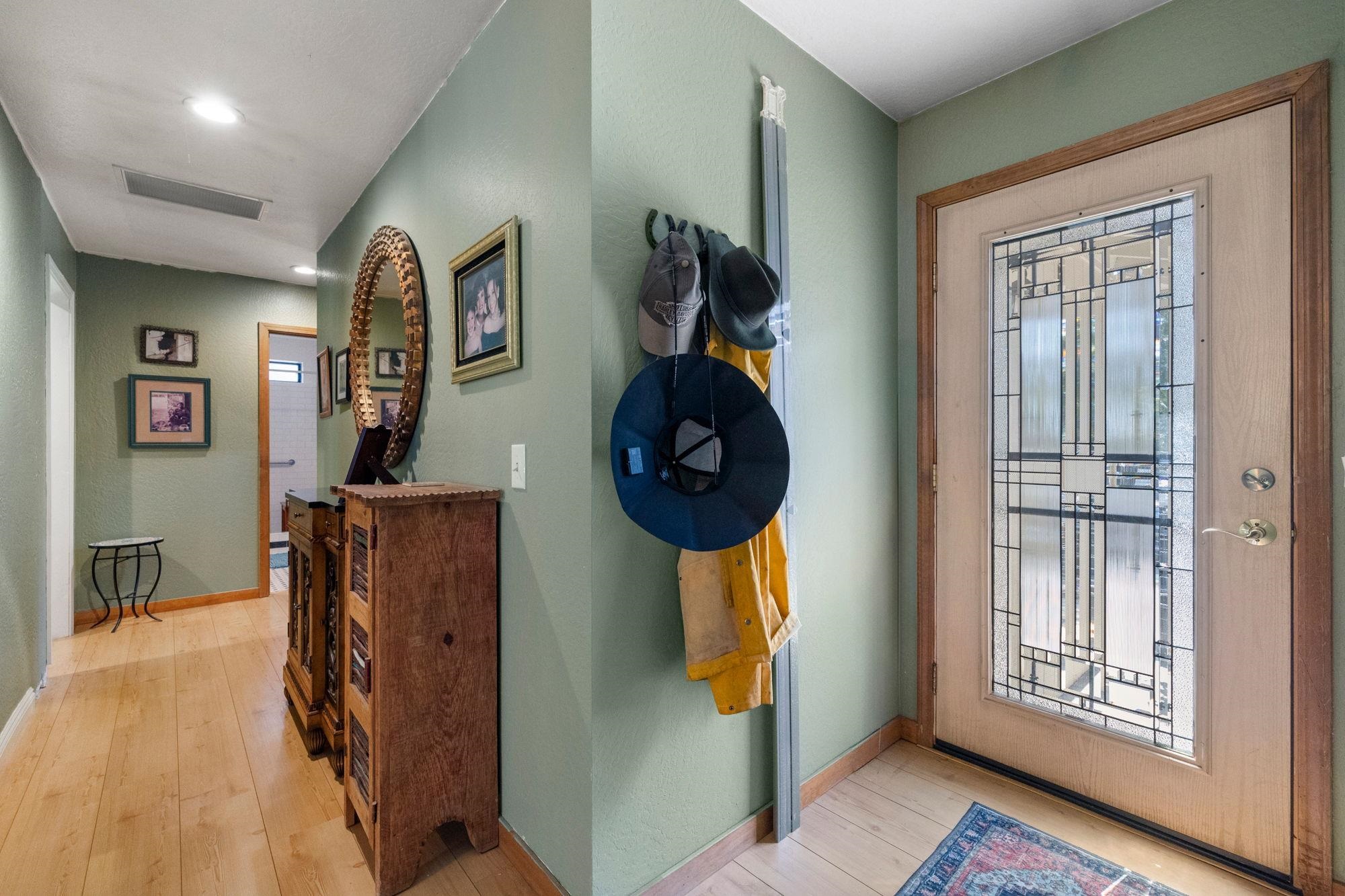 Detail Gallery Image 4 of 38 For 23615 Mount Elizabeth Rd, Twain Harte,  CA 95383 - 3 Beds | 3 Baths