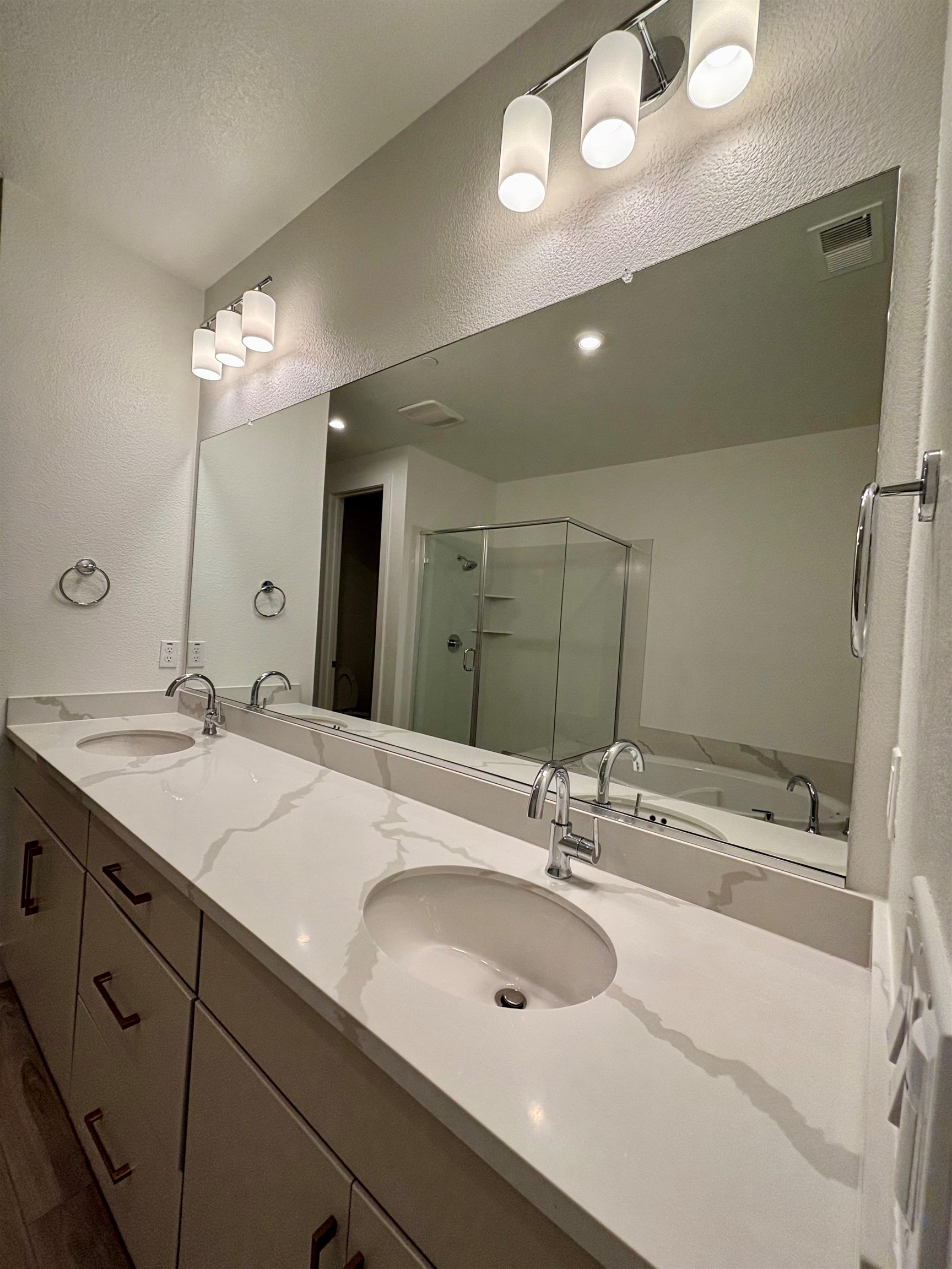 Detail Gallery Image 5 of 18 For 904 More Lane #1802,  Morgan Hill,  CA 95037 - 3 Beds | 3/1 Baths