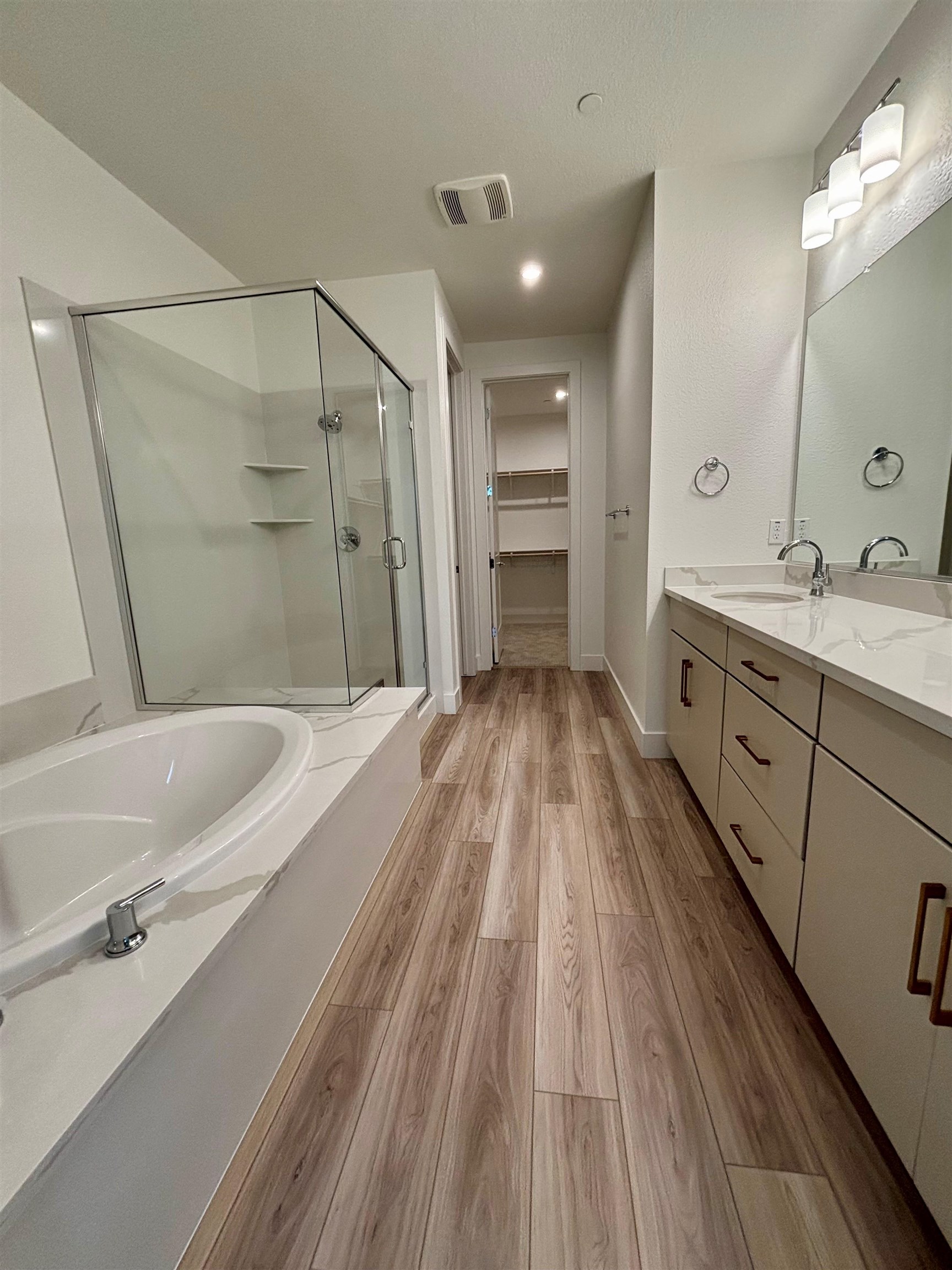 Detail Gallery Image 6 of 18 For 904 More Lane #1802,  Morgan Hill,  CA 95037 - 3 Beds | 3/1 Baths