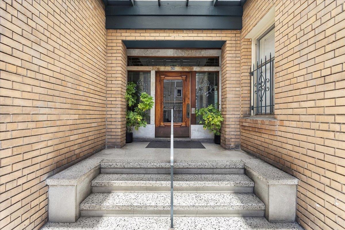 Detail Gallery Image 5 of 44 For 498 25th Street, Oakland,  CA 94612 - – Beds | – Baths