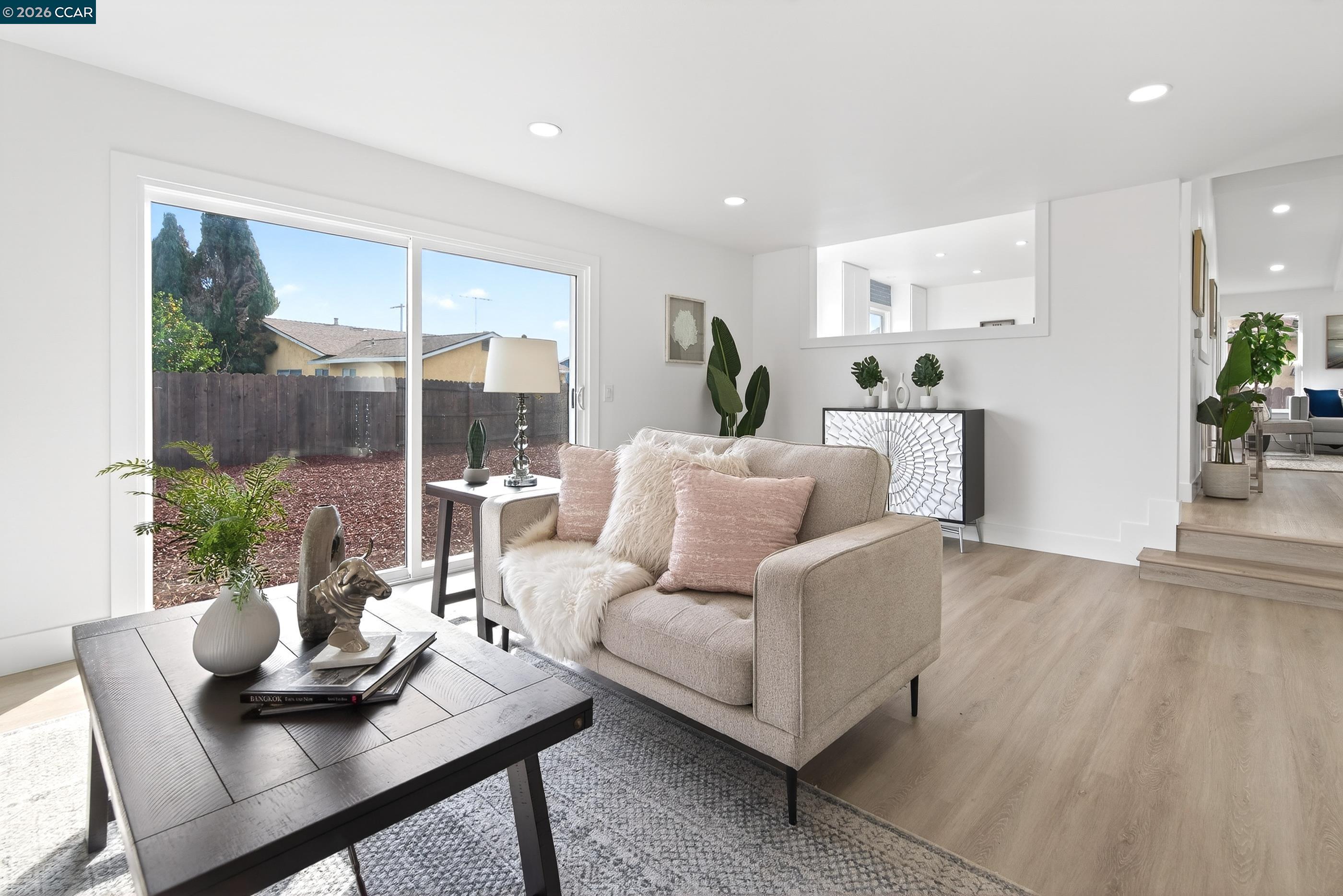 Detail Gallery Image 16 of 60 For 400 Vergel Terrace, Vallejo,  CA 94589-4403 - 5 Beds | 2/1 Baths