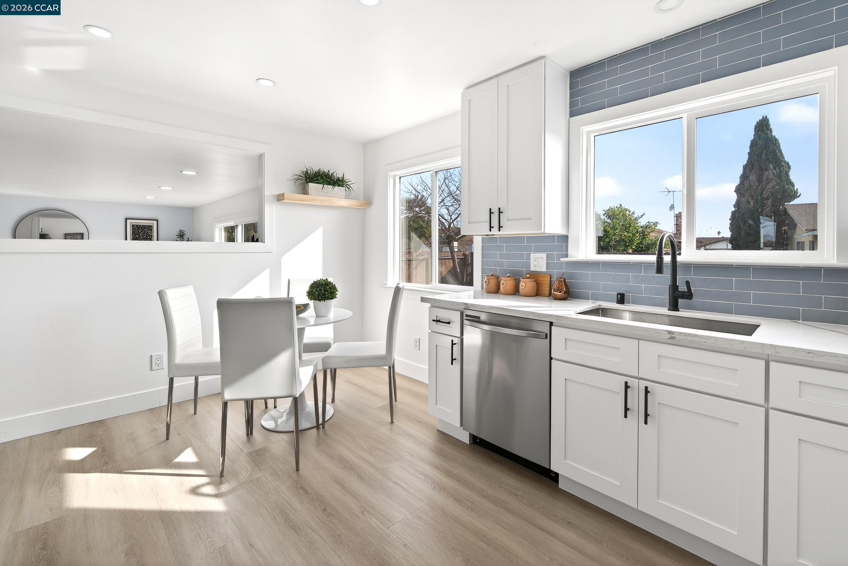 Detail Gallery Image 22 of 60 For 400 Vergel Terrace, Vallejo,  CA 94589-4403 - 5 Beds | 2/1 Baths