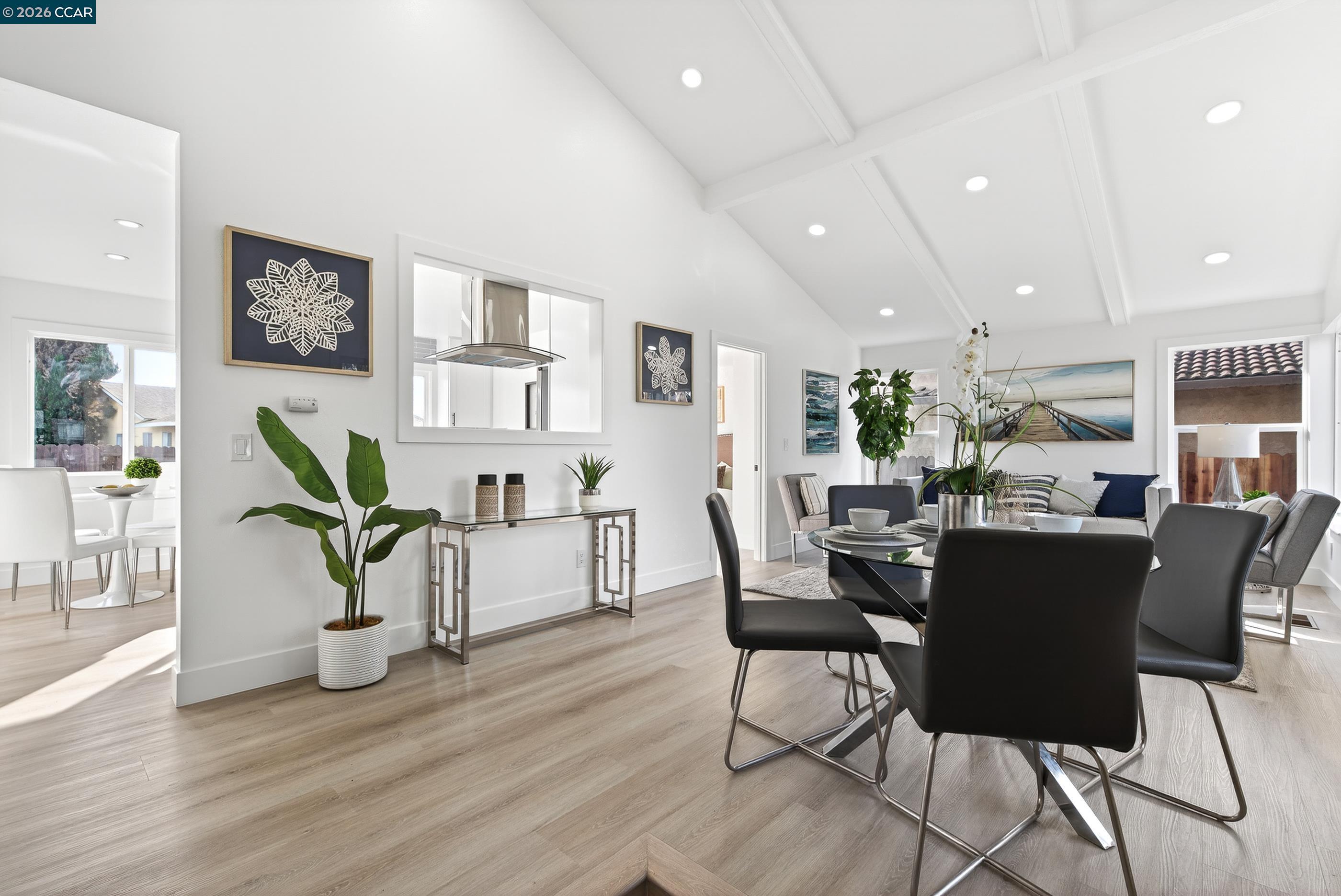 Detail Gallery Image 6 of 60 For 400 Vergel Terrace, Vallejo,  CA 94589-4403 - 5 Beds | 2/1 Baths