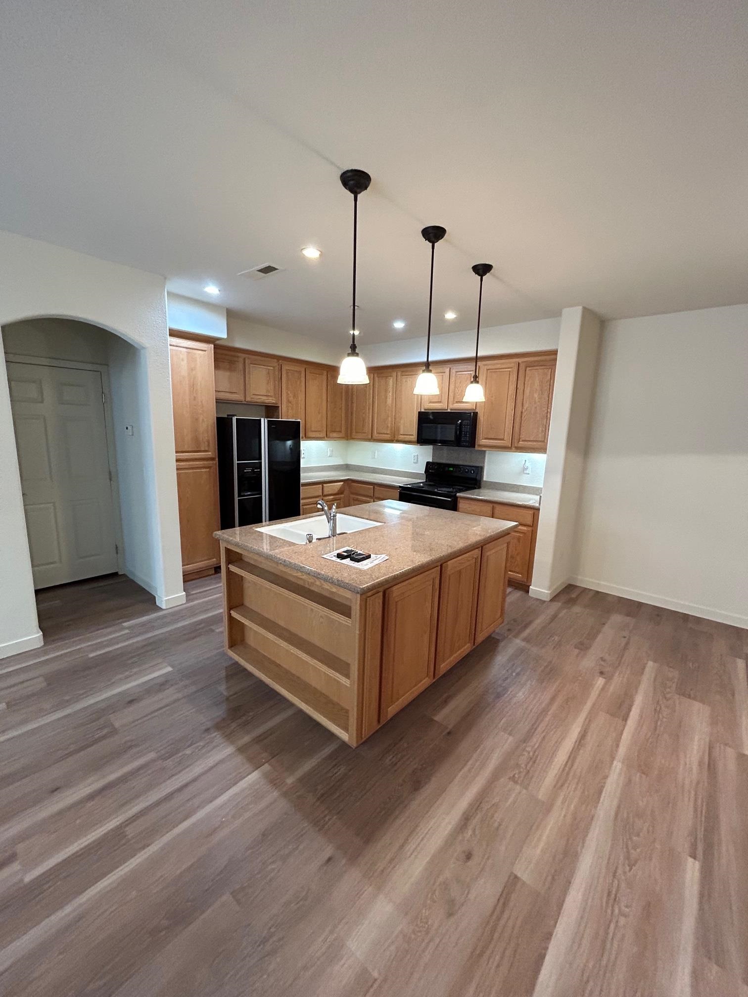 Detail Gallery Image 2 of 22 For 4146 Clarinbridge Cir, Dublin,  CA 94568 - 2 Beds | 2 Baths