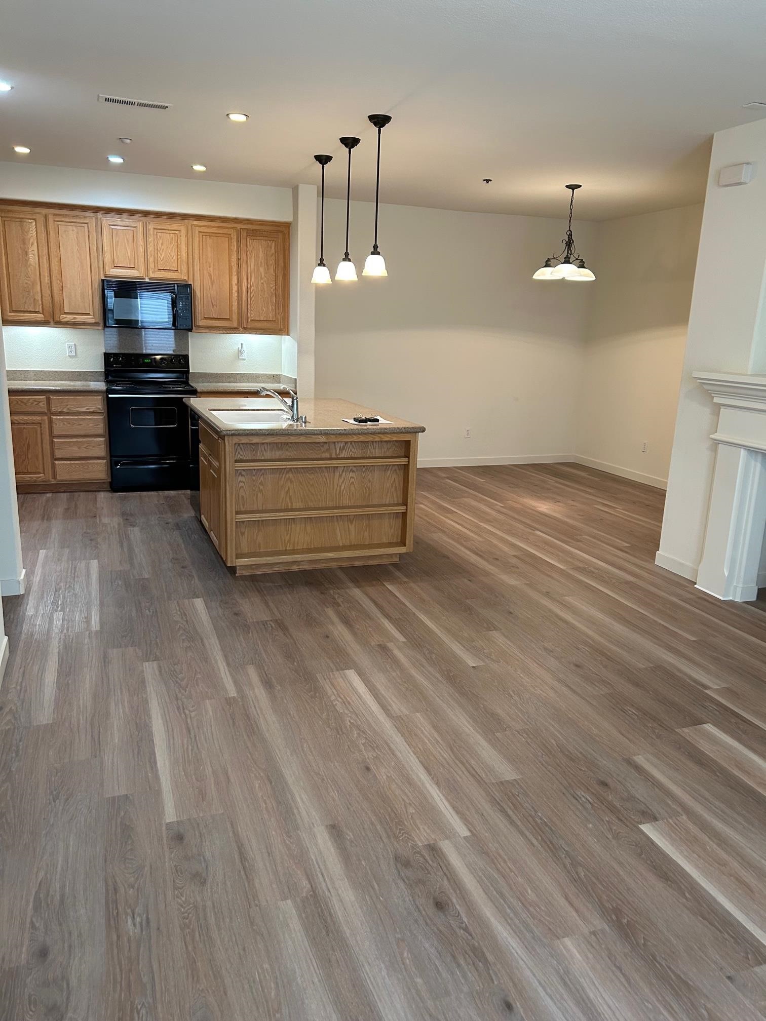 Detail Gallery Image 3 of 22 For 4146 Clarinbridge Cir, Dublin,  CA 94568 - 2 Beds | 2 Baths