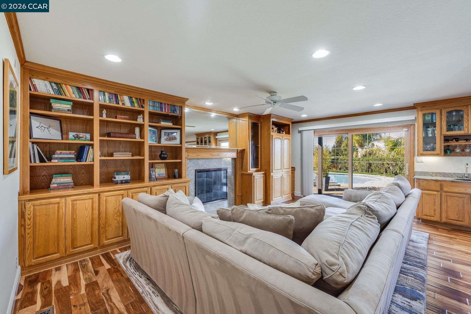 Detail Gallery Image 16 of 49 For 5817 Mitchell Canyon Ct, Clayton,  CA 94517 - 4 Beds | 2/1 Baths