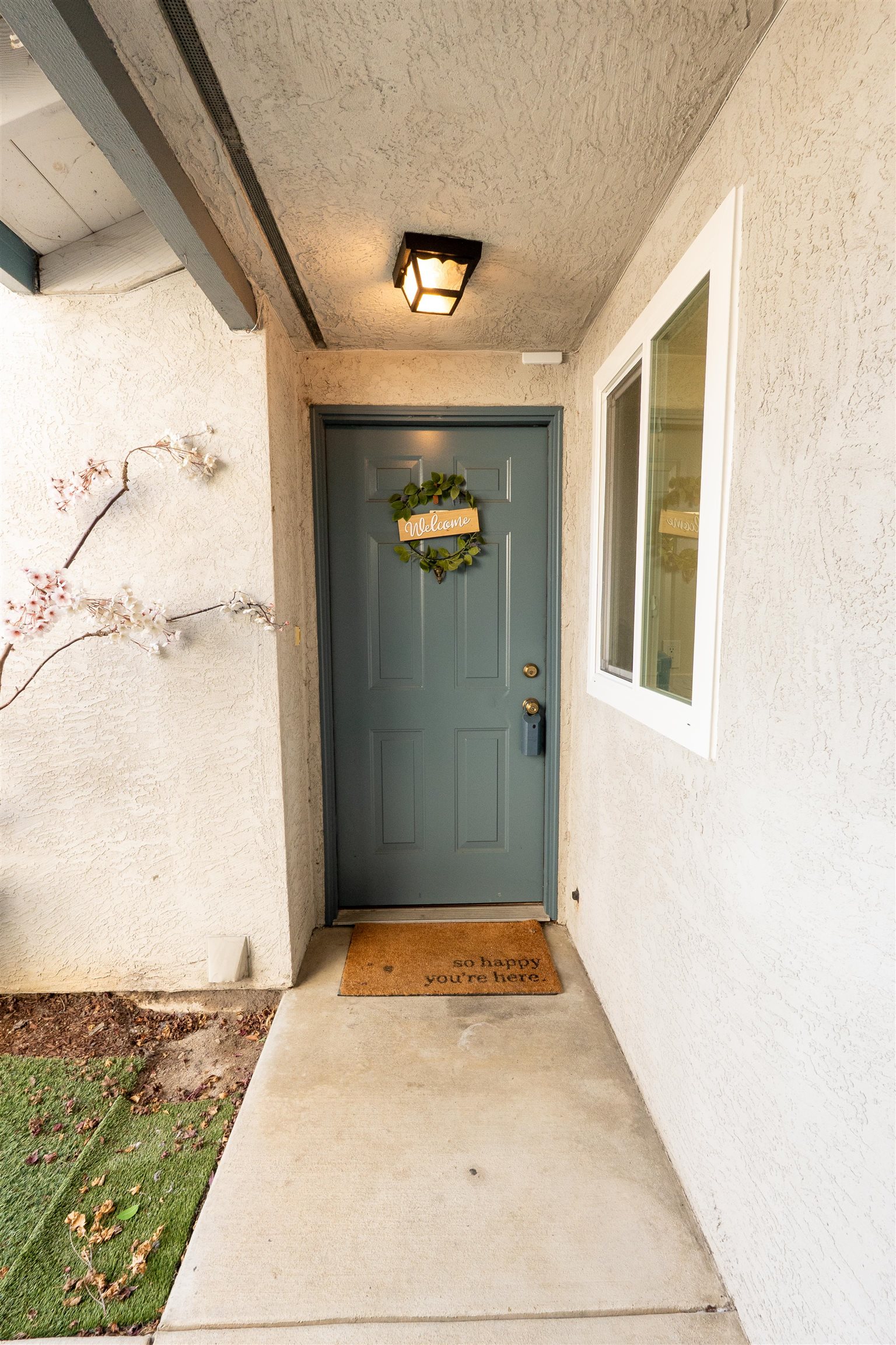 Detail Gallery Image 2 of 37 For 595 Blossom Way #10,  Hayward,  CA 94541 - 2 Beds | 1/1 Baths