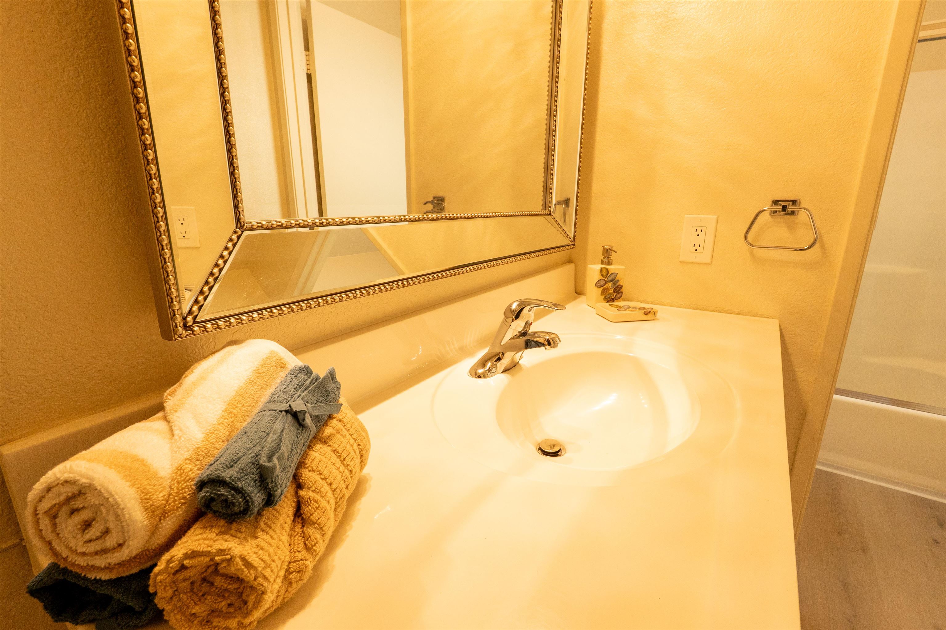 Detail Gallery Image 15 of 37 For 595 Blossom Way #10,  Hayward,  CA 94541 - 2 Beds | 1/1 Baths