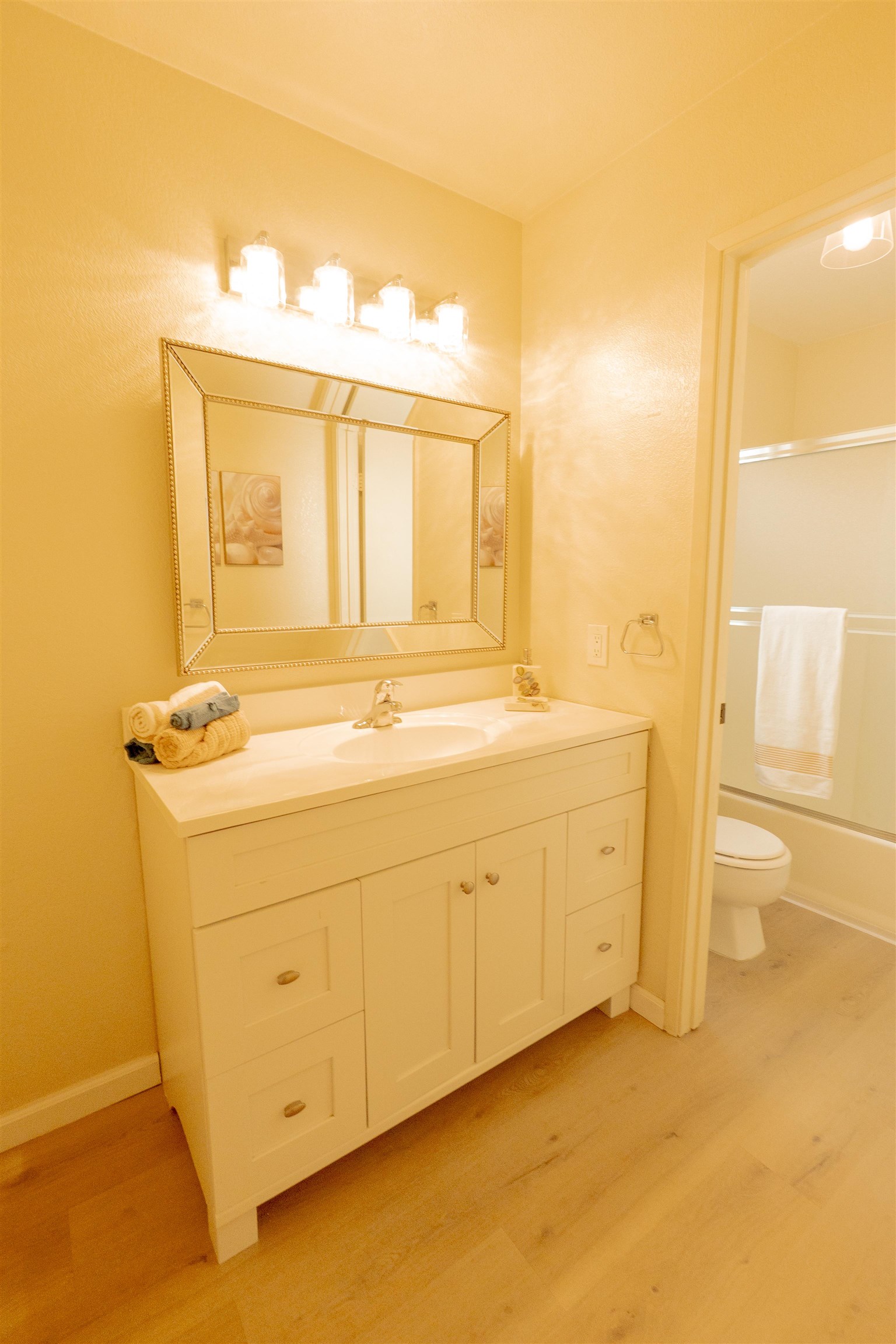 Detail Gallery Image 24 of 37 For 595 Blossom Way #10,  Hayward,  CA 94541 - 2 Beds | 1/1 Baths