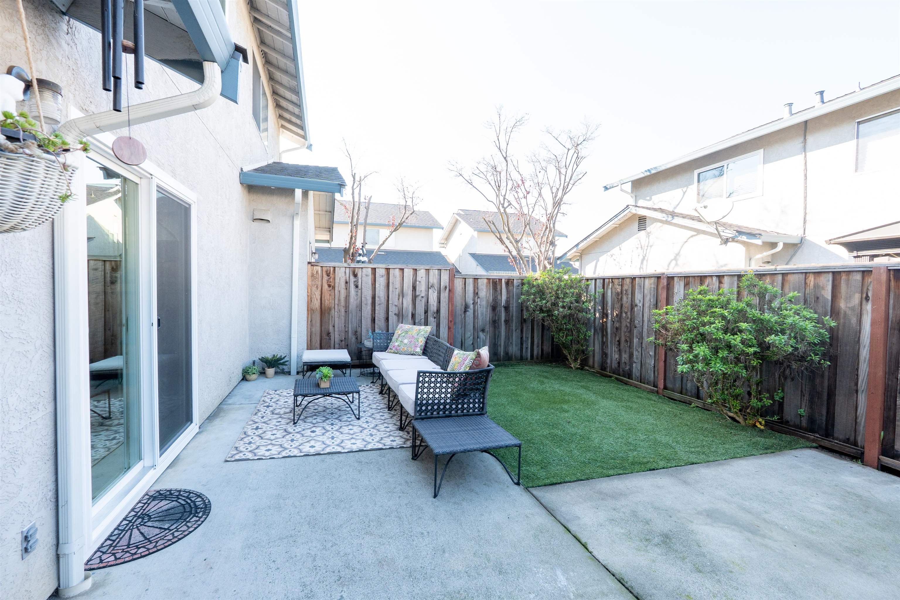 Detail Gallery Image 33 of 37 For 595 Blossom Way #10,  Hayward,  CA 94541 - 2 Beds | 1/1 Baths