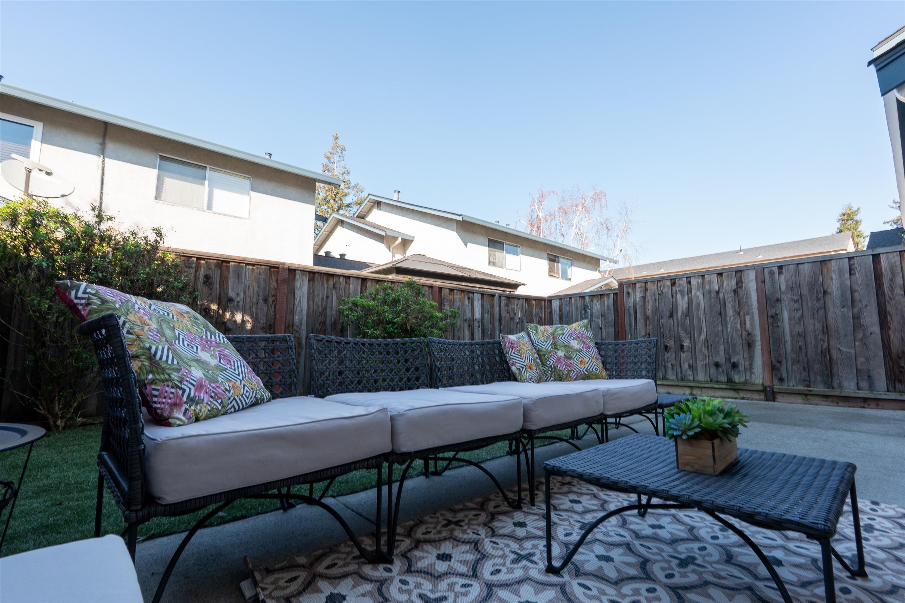 Detail Gallery Image 5 of 37 For 595 Blossom Way #10,  Hayward,  CA 94541 - 2 Beds | 1/1 Baths
