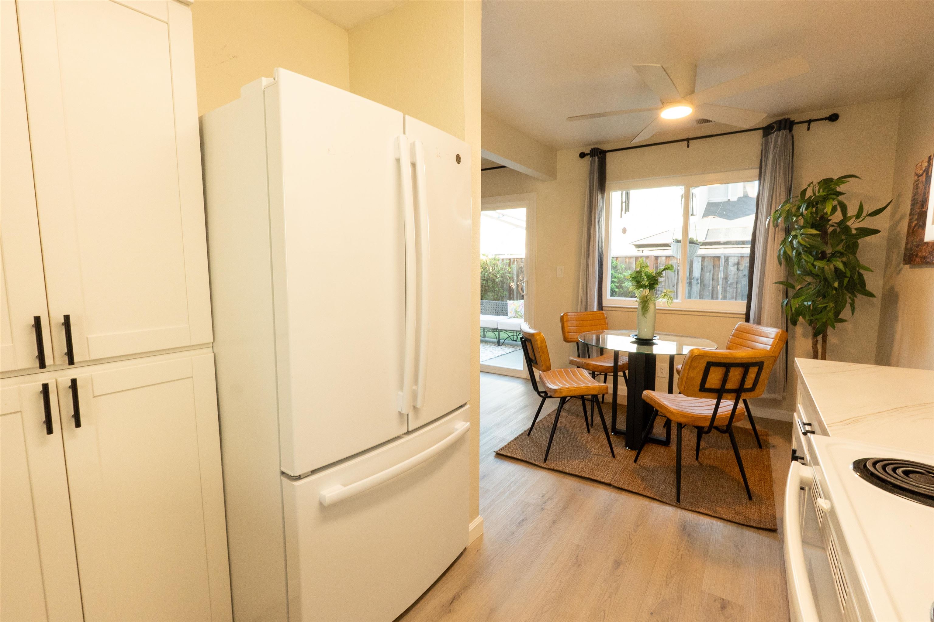 Detail Gallery Image 10 of 37 For 595 Blossom Way #10,  Hayward,  CA 94541 - 2 Beds | 1/1 Baths