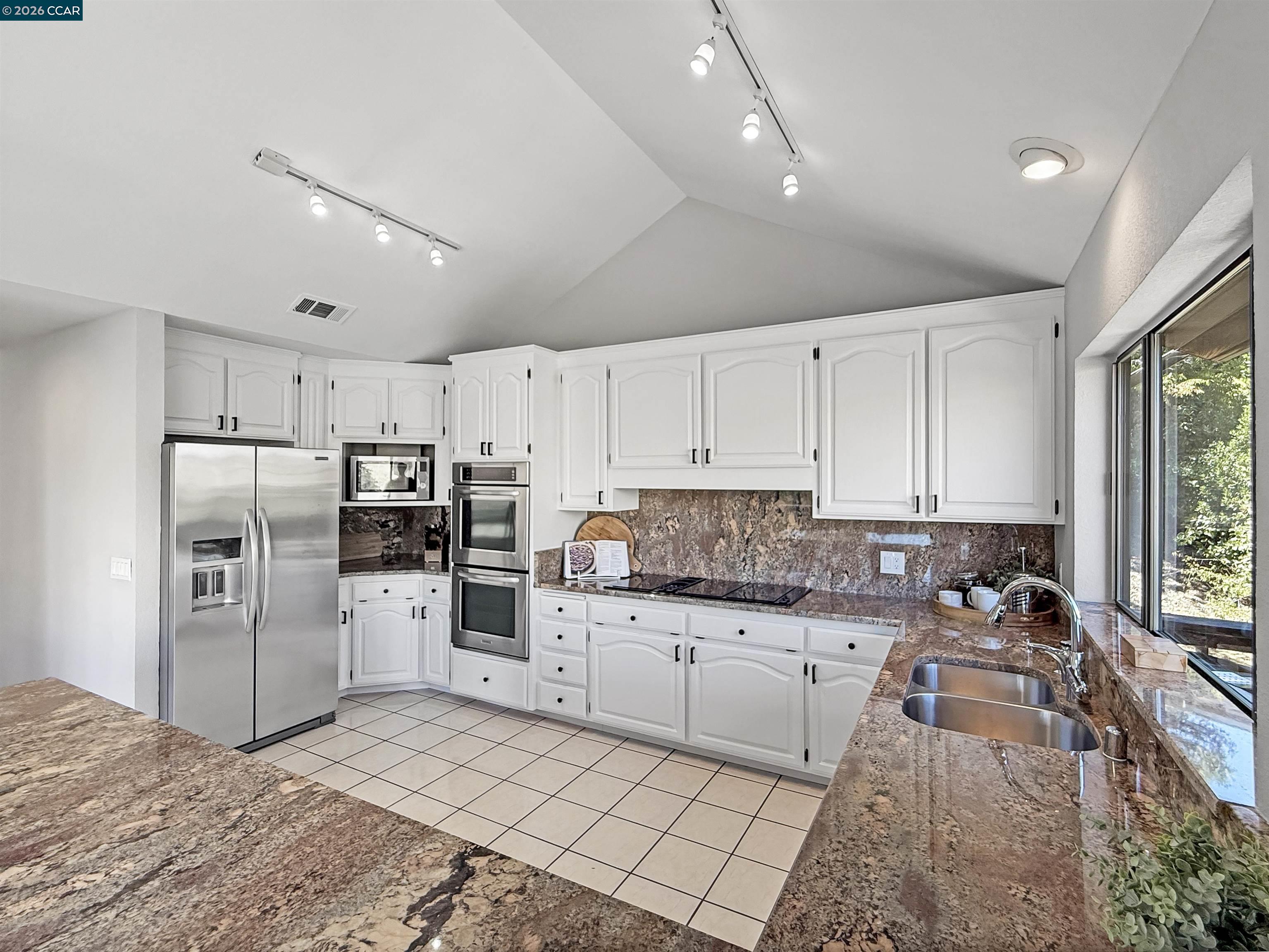 Detail Gallery Image 14 of 40 For 130 Hillcroft Way, Walnut Creek,  CA 94597 - 4 Beds | 3/1 Baths