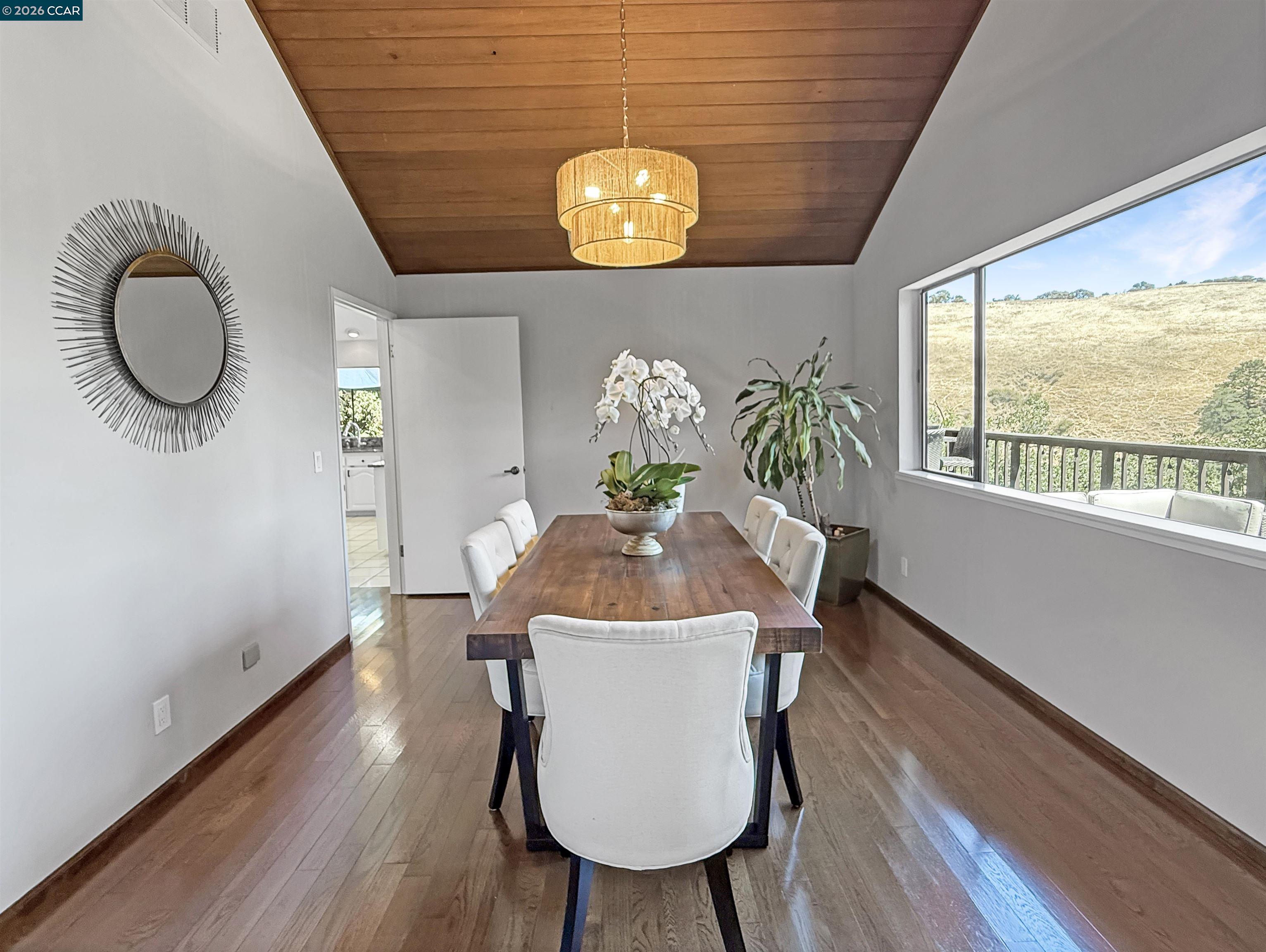 Detail Gallery Image 8 of 37 For 130 Hillcroft Way, Walnut Creek,  CA 94597 - 4 Beds | 3/1 Baths