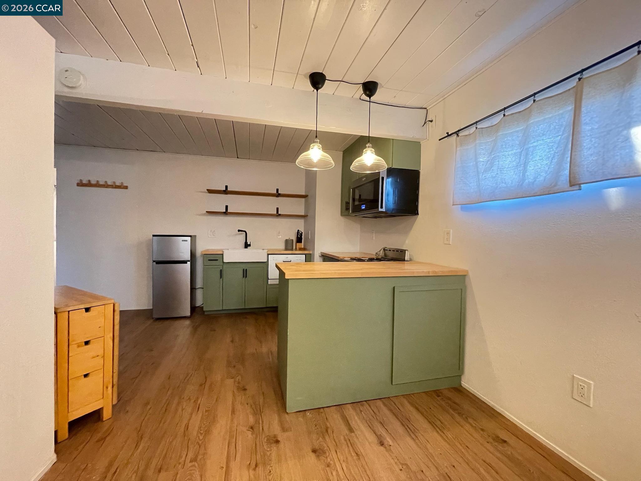 Detail Gallery Image 5 of 17 For 924 E Meadow Ave Adu,  Pinole,  CA 94564 - 1 Beds | 1 Baths