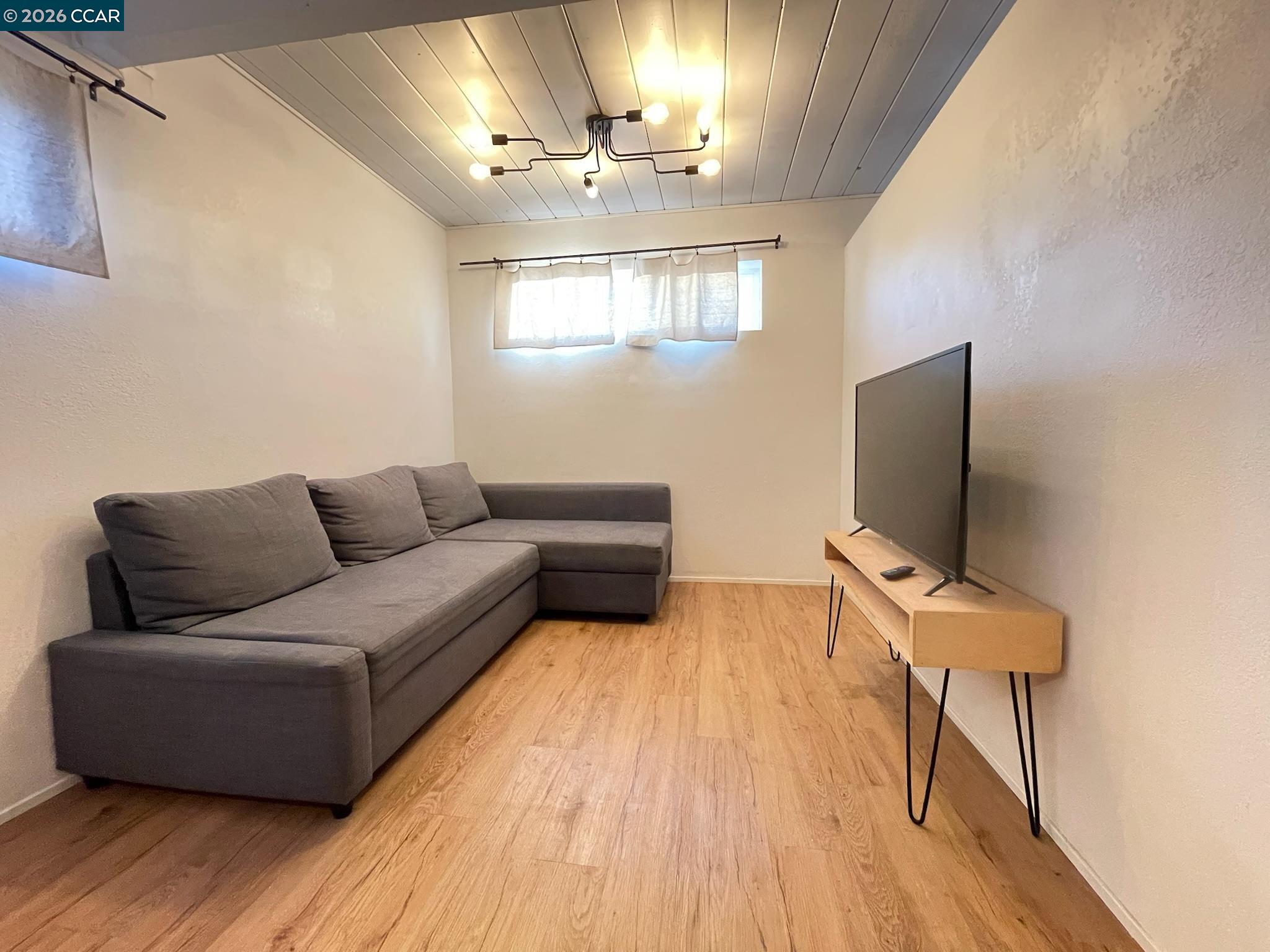 Detail Gallery Image 7 of 17 For 924 E Meadow Ave Adu,  Pinole,  CA 94564 - 1 Beds | 1 Baths