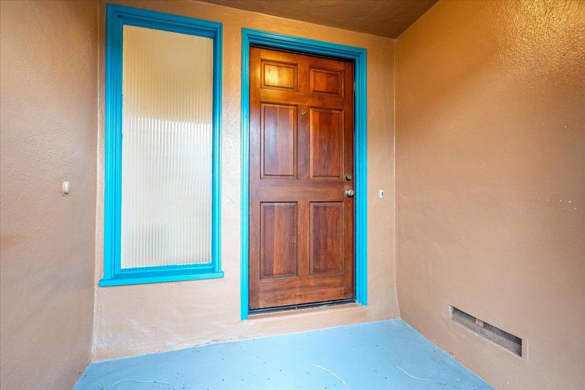 Detail Gallery Image 2 of 60 For 121 Shields St, San Francisco,  CA 94132 - 2 Beds | 1 Baths