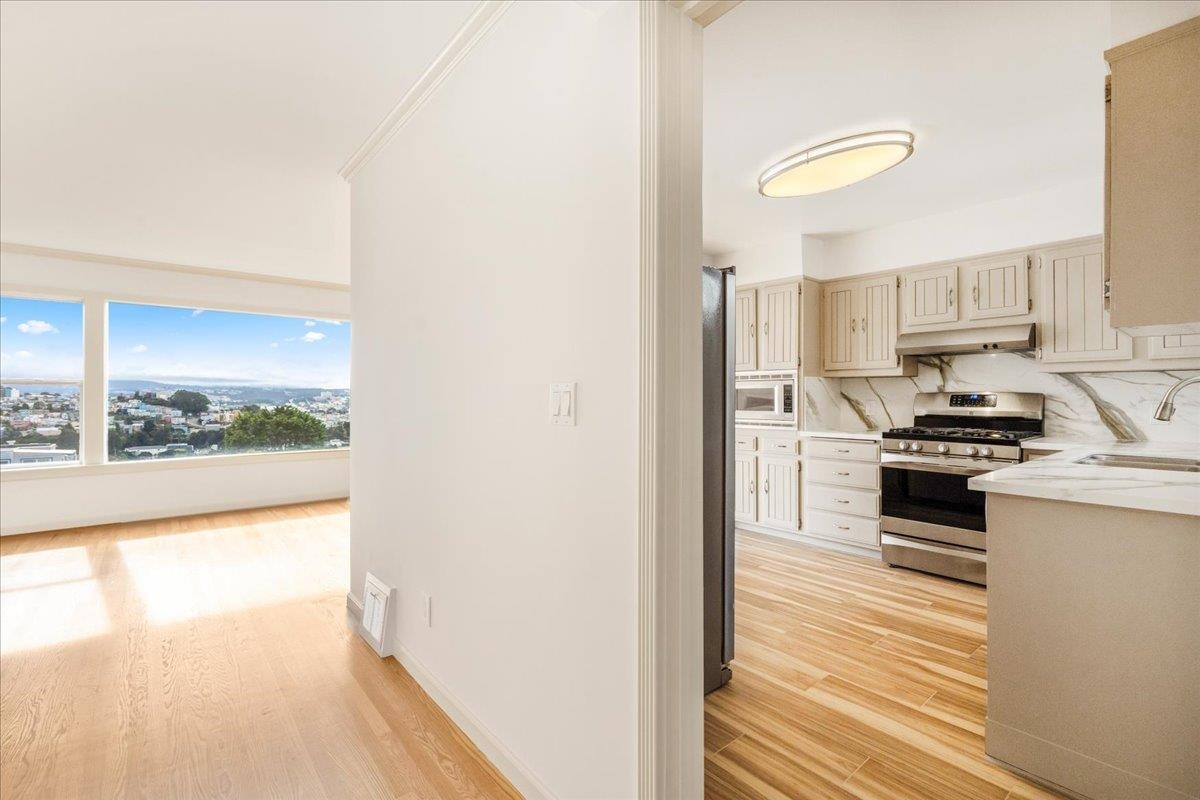 Detail Gallery Image 12 of 60 For 121 Shields St, San Francisco,  CA 94132 - 2 Beds | 1 Baths