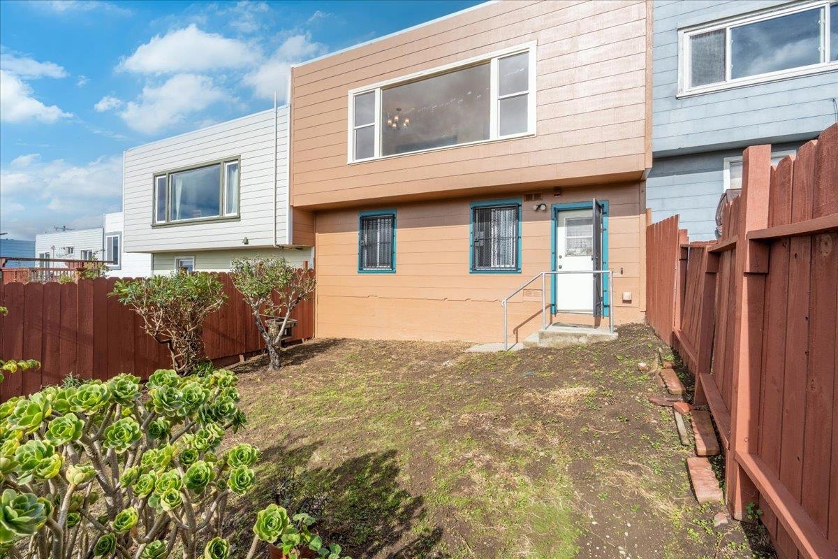 Detail Gallery Image 57 of 60 For 121 Shields St, San Francisco,  CA 94132 - 2 Beds | 1 Baths