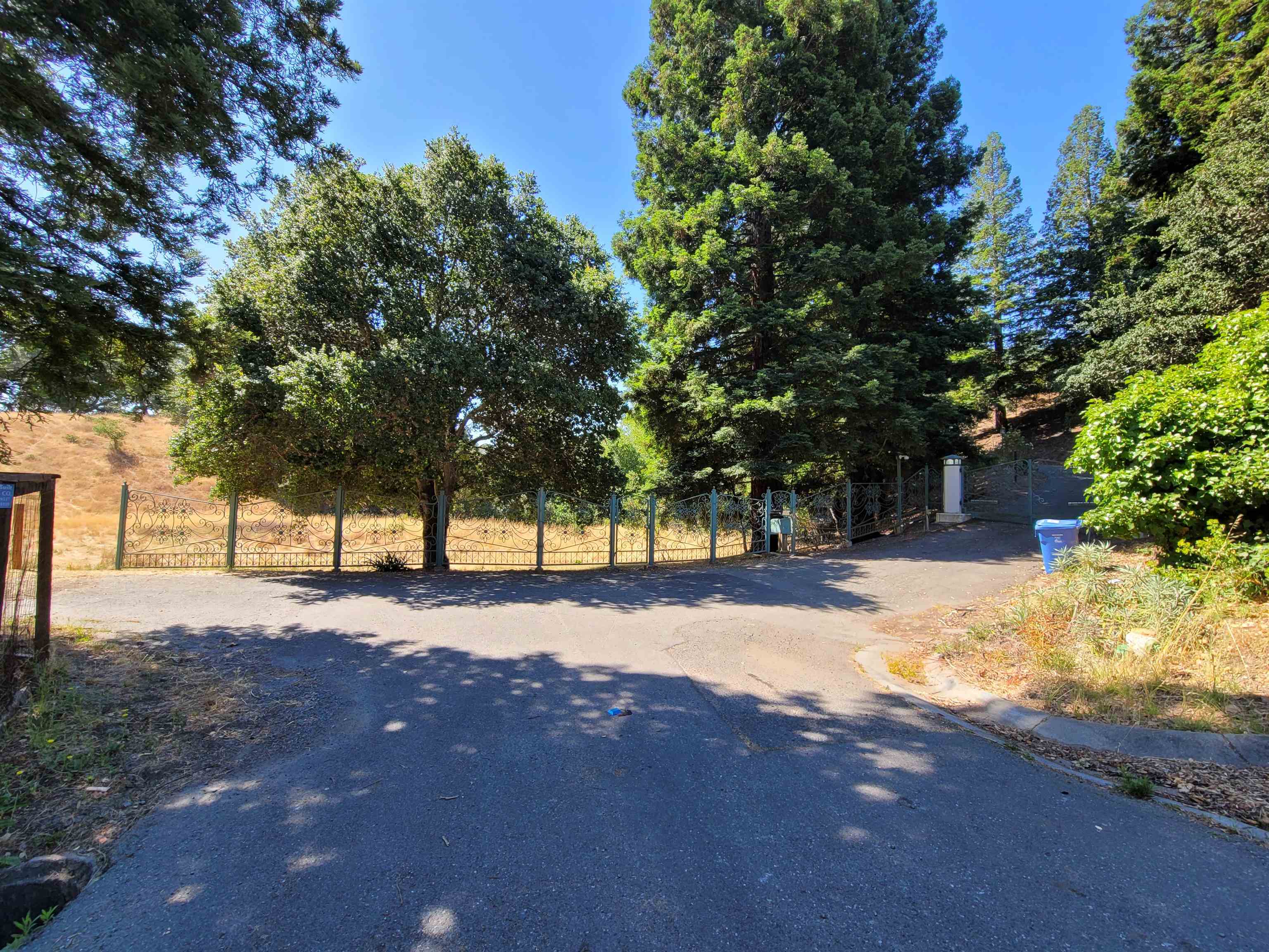 Detail Gallery Image 2 of 59 For 40 Hilldale Ct, Orinda,  CA 94563 - 5 Beds | 4/1 Baths