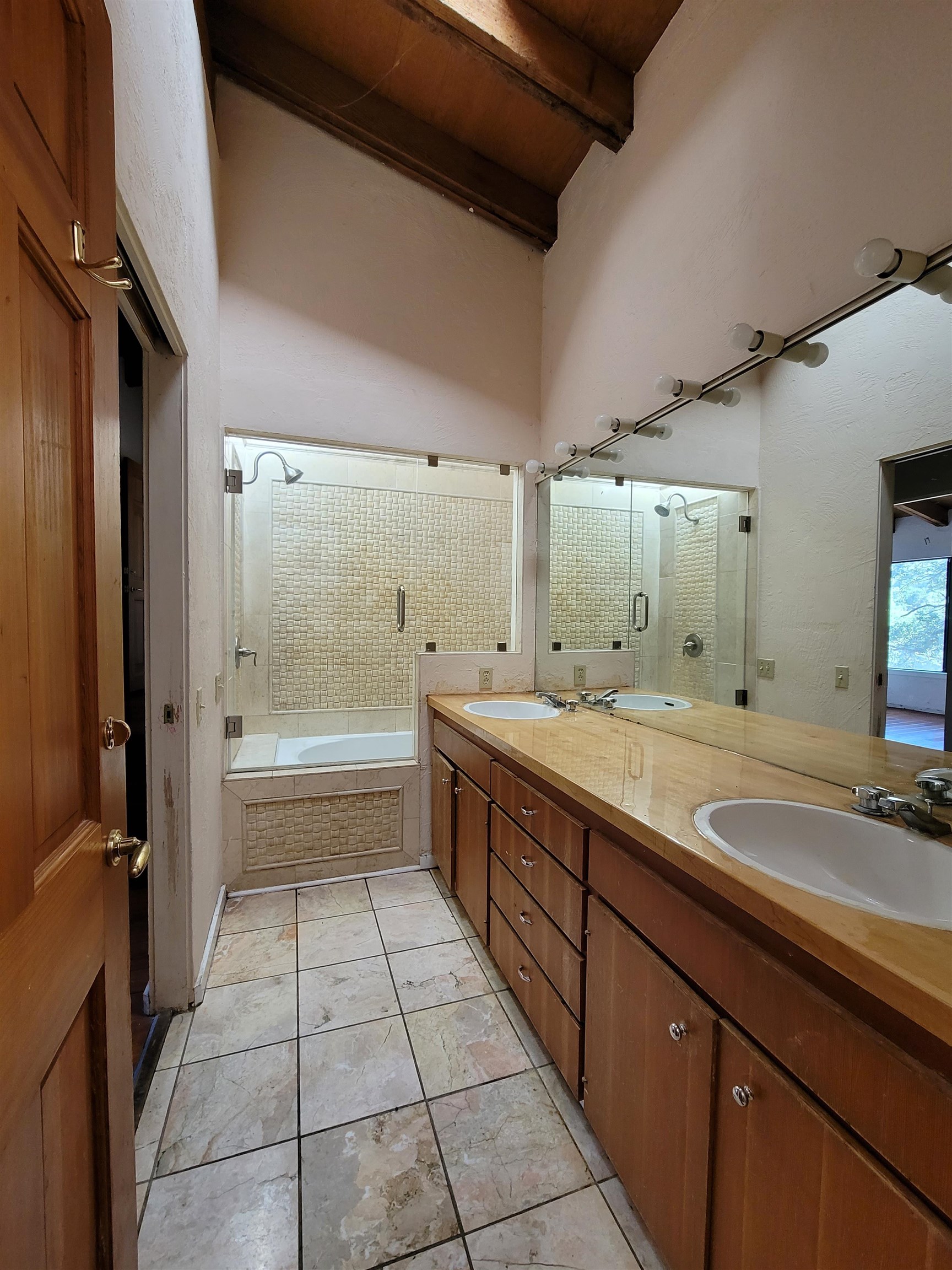 Detail Gallery Image 27 of 59 For 40 Hilldale Ct, Orinda,  CA 94563 - 5 Beds | 4/1 Baths