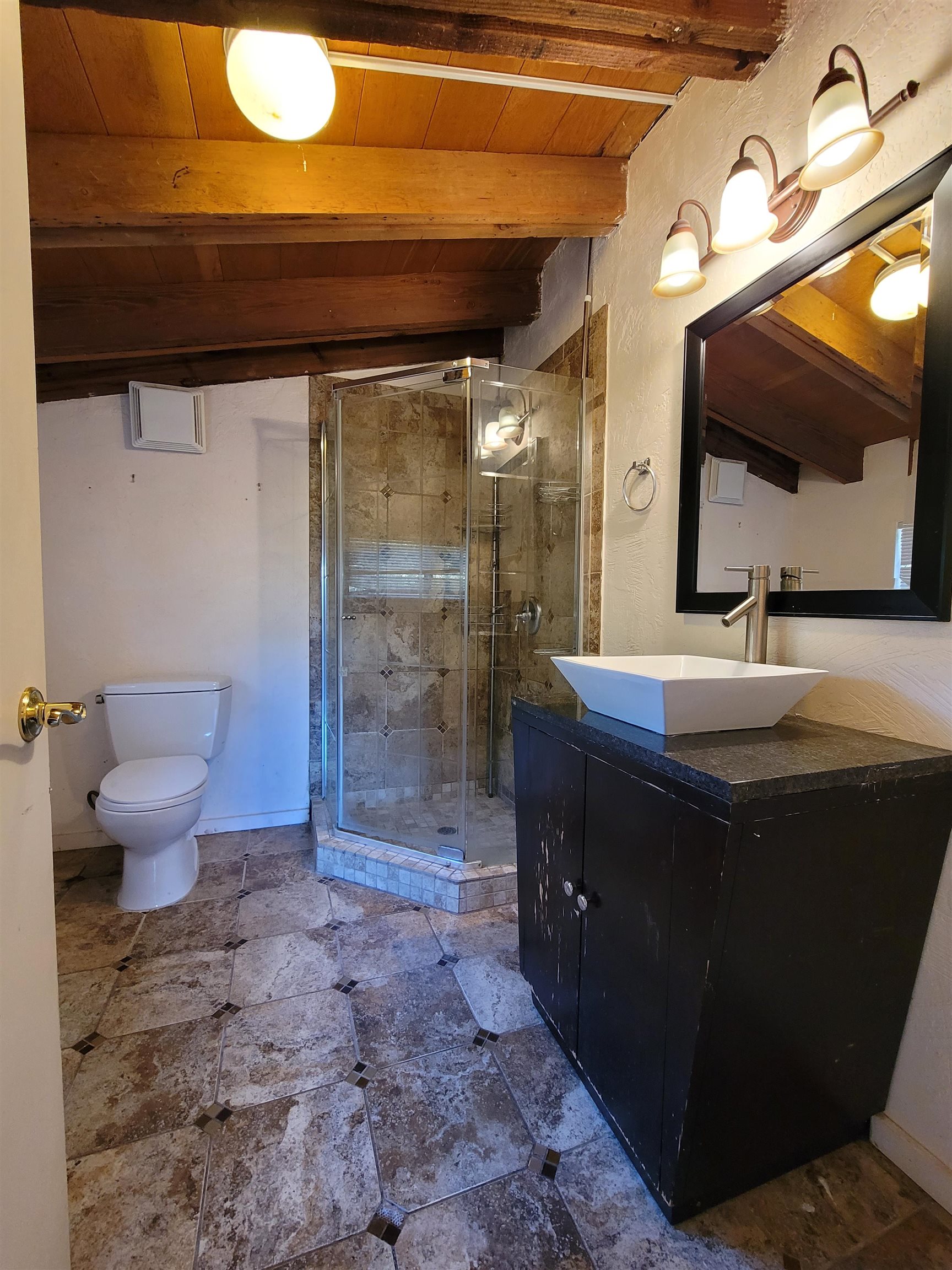 Detail Gallery Image 28 of 59 For 40 Hilldale Ct, Orinda,  CA 94563 - 5 Beds | 4/1 Baths