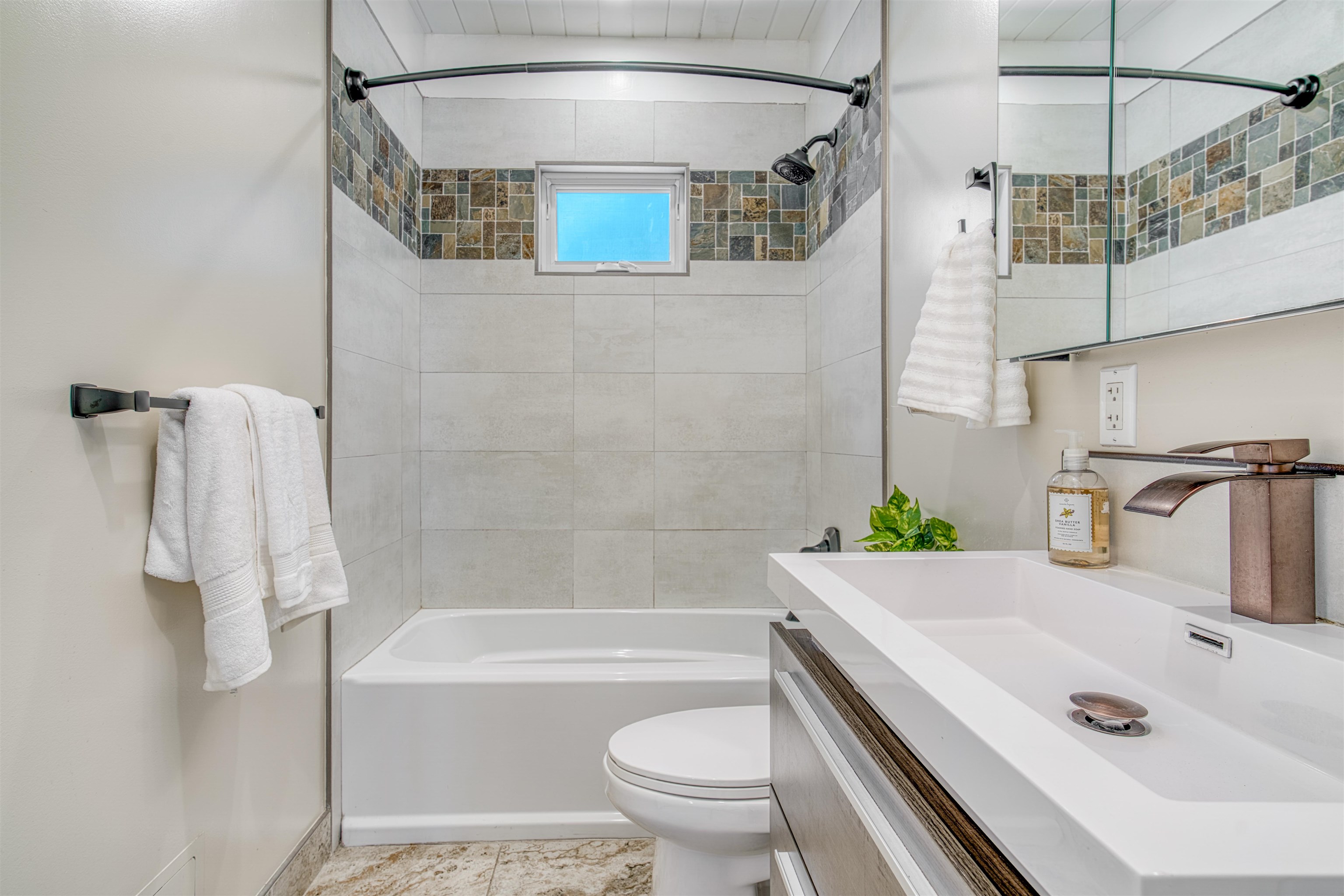 Detail Gallery Image 31 of 56 For 337 Farrelly Dr, San Leandro,  CA 94577 - 4 Beds | 4 Baths