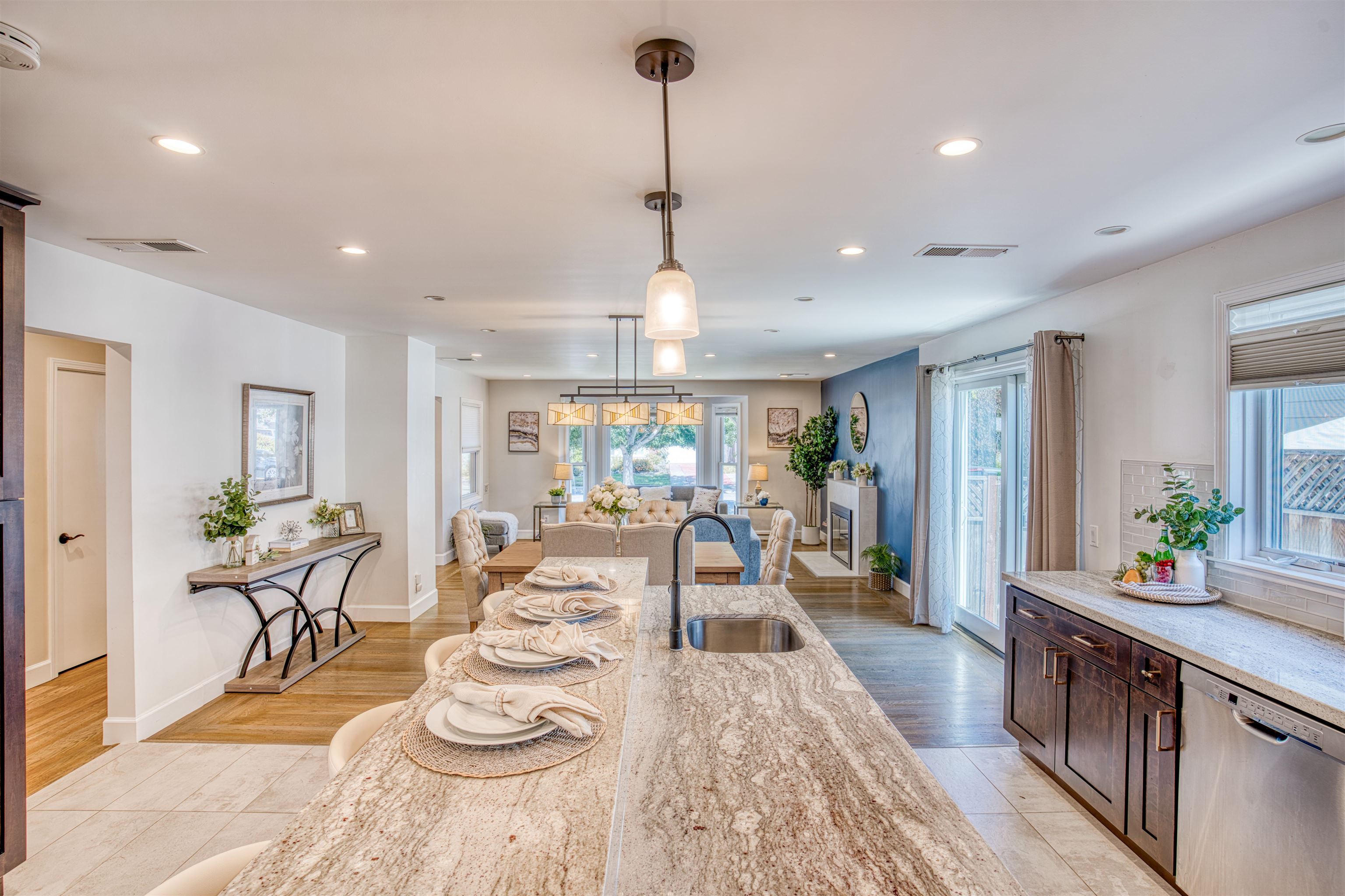 Detail Gallery Image 9 of 56 For 337 Farrelly Dr, San Leandro,  CA 94577 - 4 Beds | 4 Baths