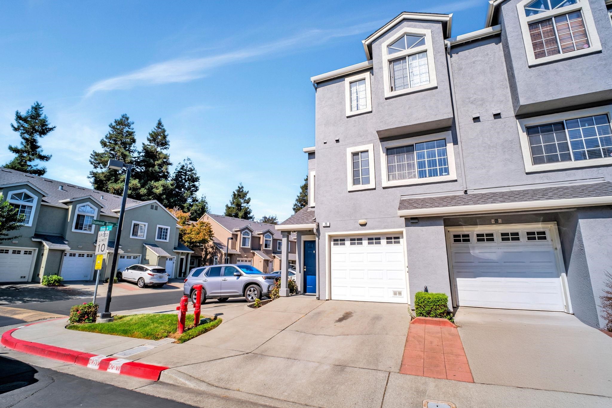 Detail Gallery Image 3 of 32 For 73 Fernridge Ct, Hayward,  CA 94544 - 3 Beds | 2/1 Baths