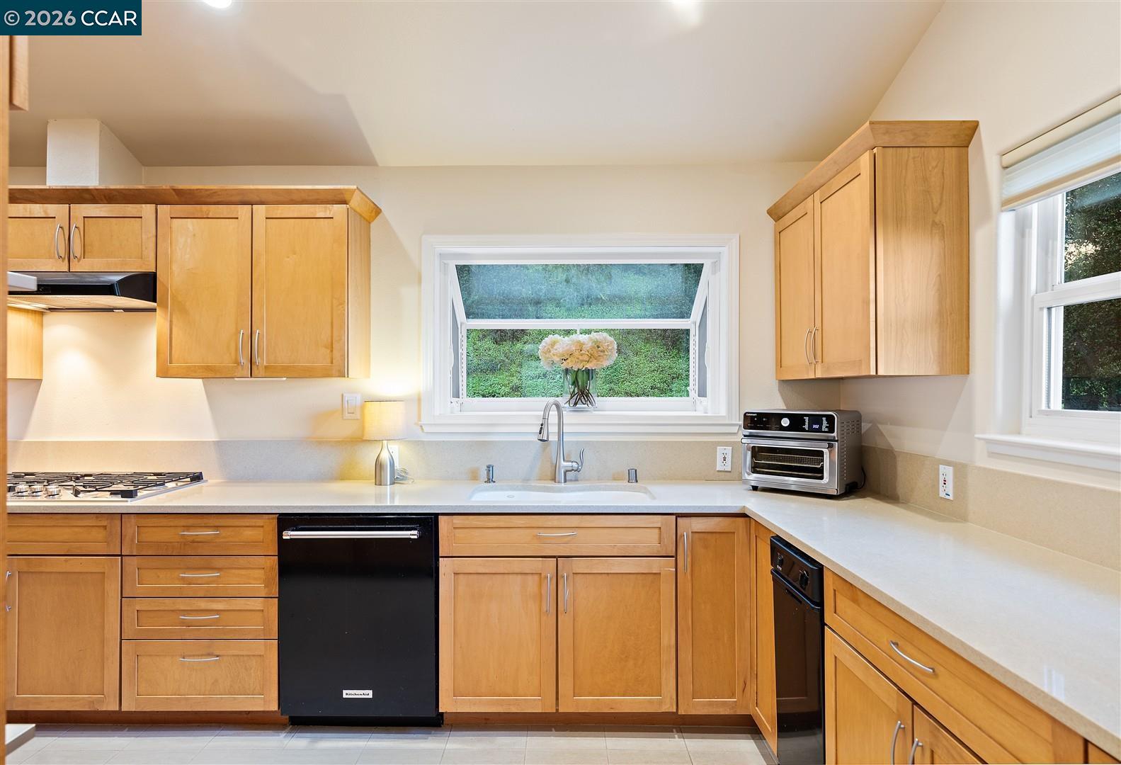 Detail Gallery Image 14 of 60 For 166 Midship Dr, Hercules,  CA 94547 - 5 Beds | 4 Baths