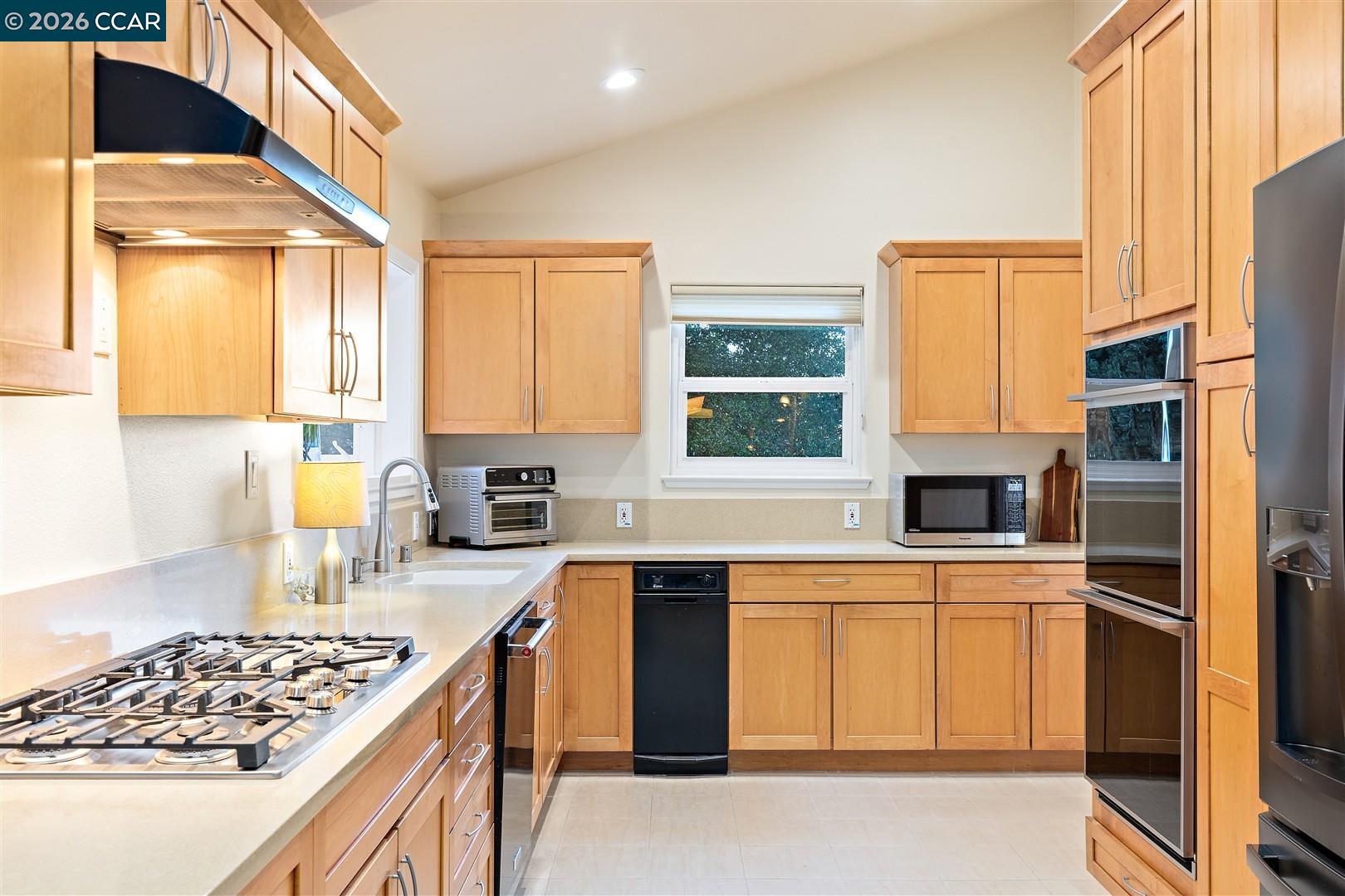 Detail Gallery Image 15 of 60 For 166 Midship Dr, Hercules,  CA 94547 - 5 Beds | 4 Baths