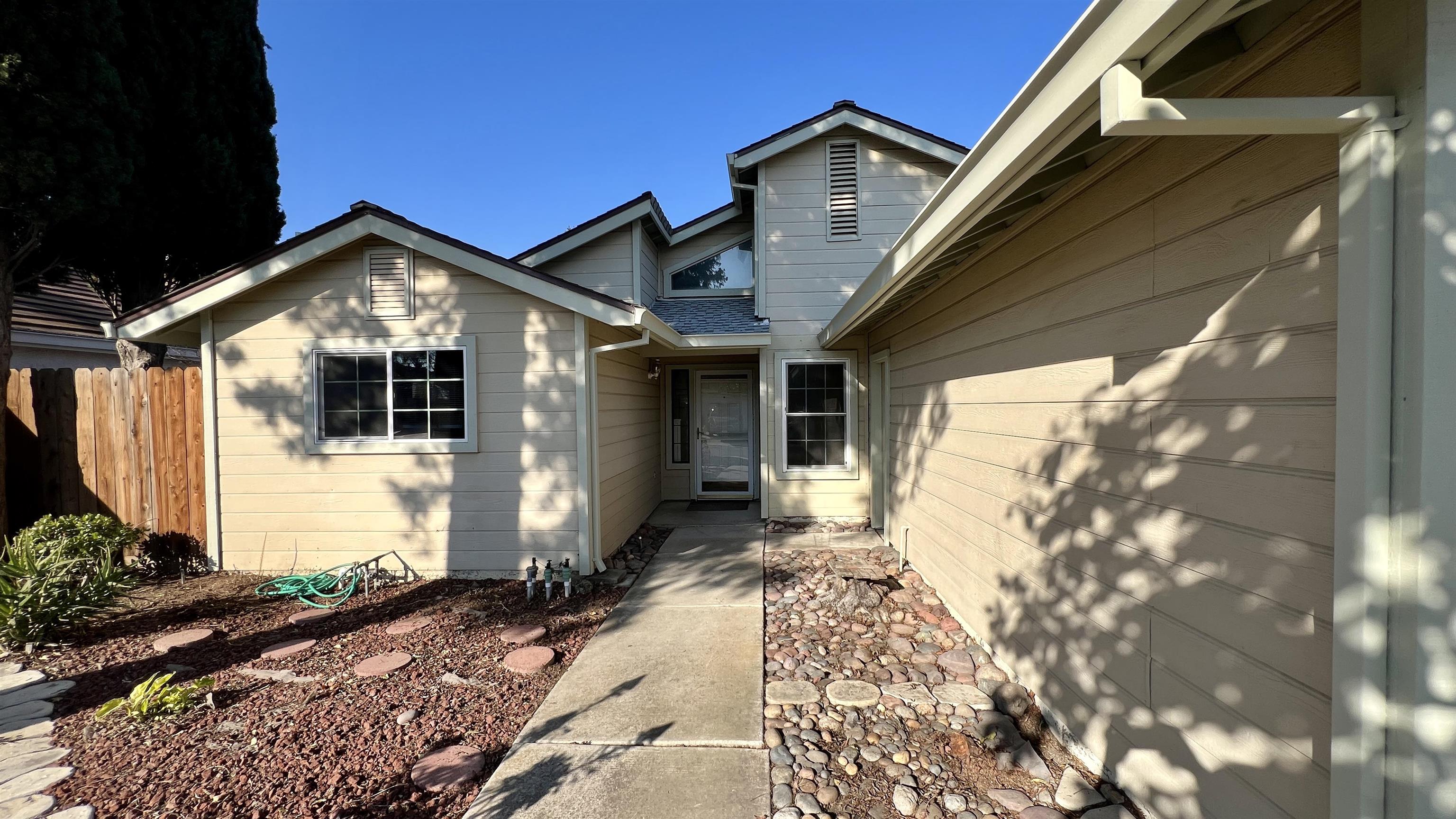 Detail Gallery Image 4 of 33 For 2231 Hillcrest Dr, Tracy,  CA 95377 - 3 Beds | 2 Baths