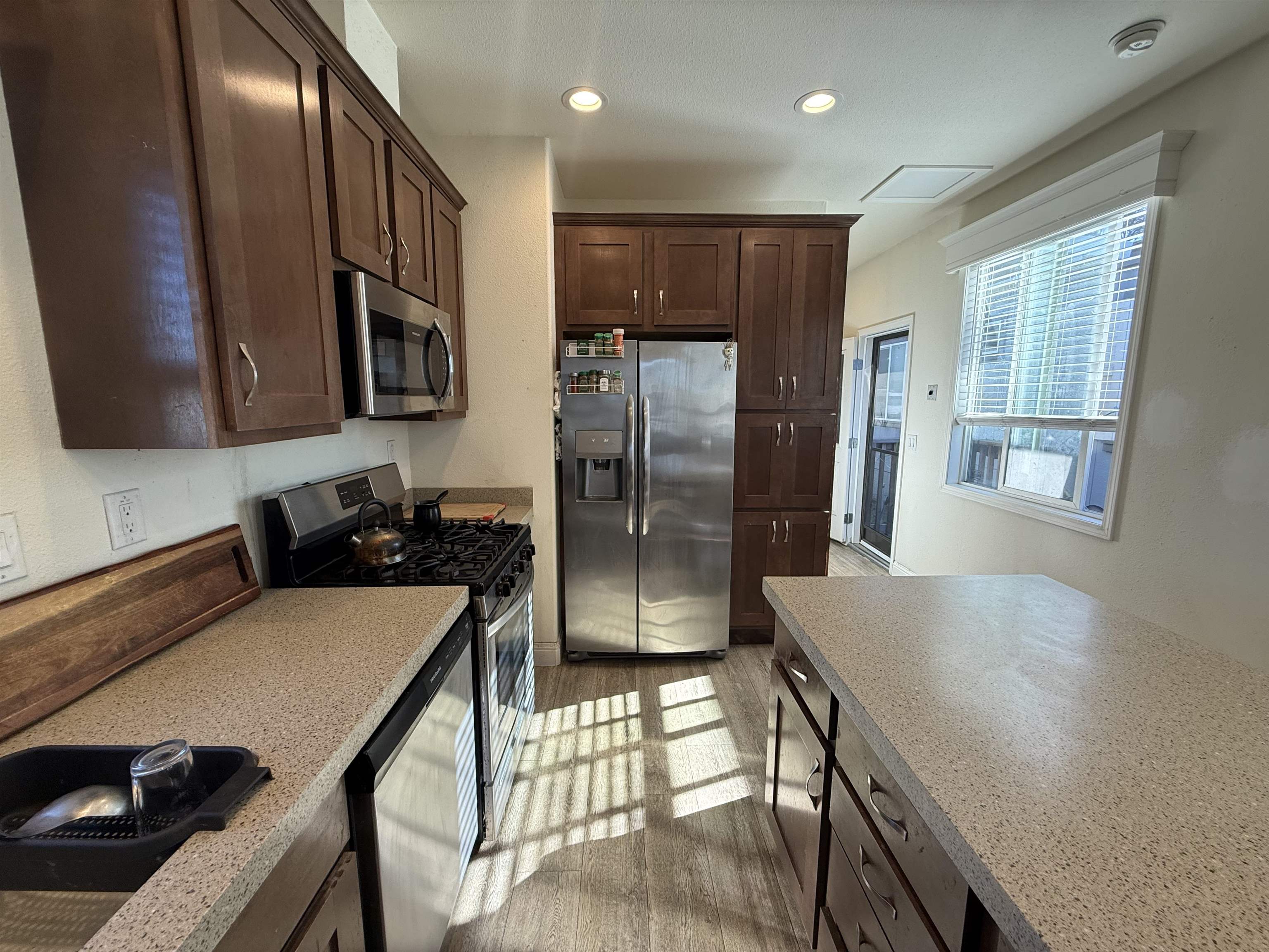 Detail Gallery Image 5 of 14 For 1161 Benicia Rd #21,  Vallejo,  CA 94591 - 2 Beds | 1 Baths