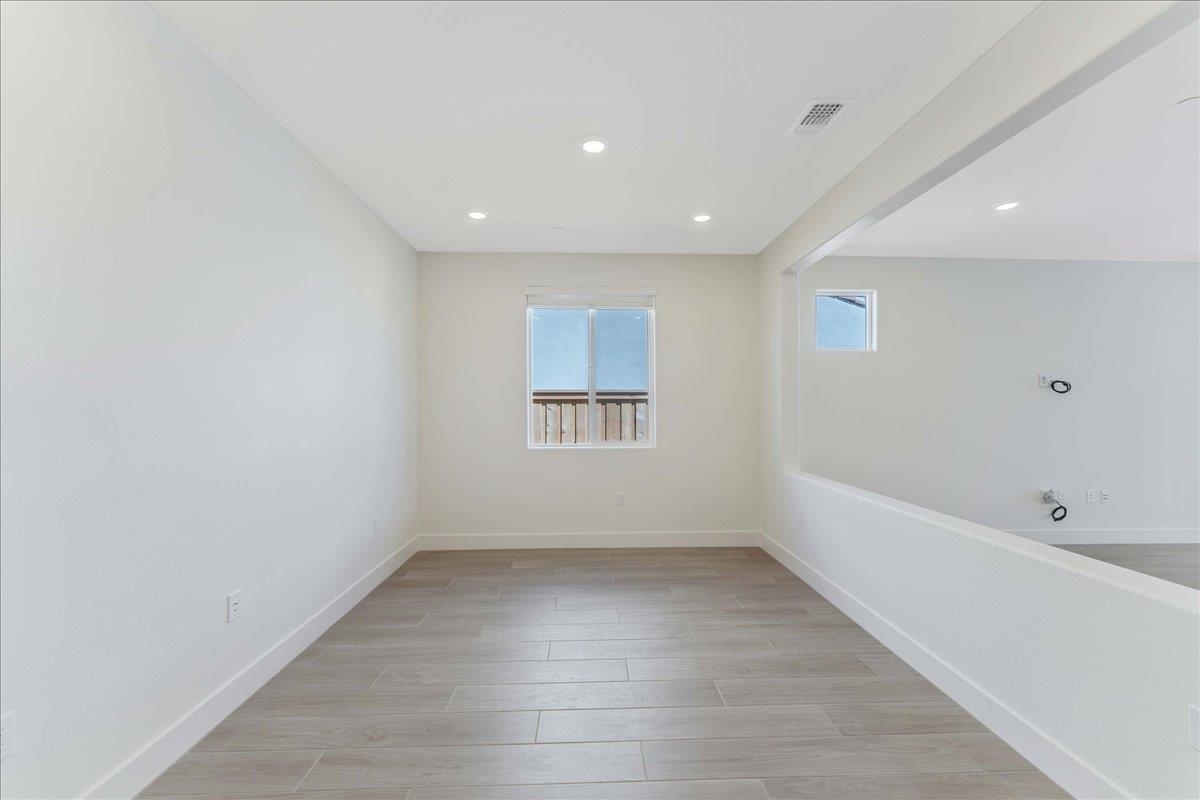 Detail Gallery Image 11 of 25 For 3214 Woody Way, Hollister,  CA 95023 - 3 Beds | 2/1 Baths