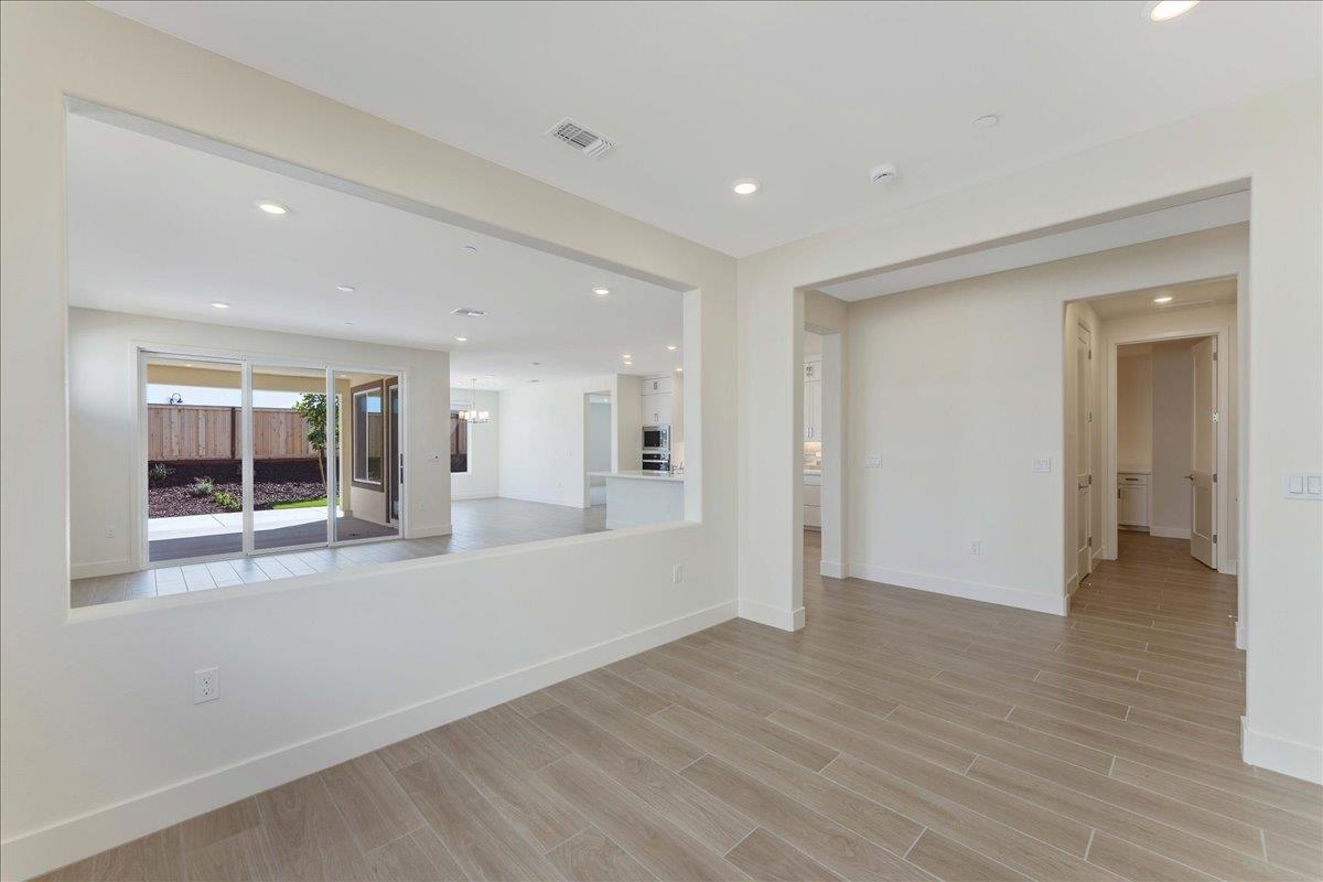 Detail Gallery Image 12 of 25 For 3214 Woody Way, Hollister,  CA 95023 - 3 Beds | 2/1 Baths