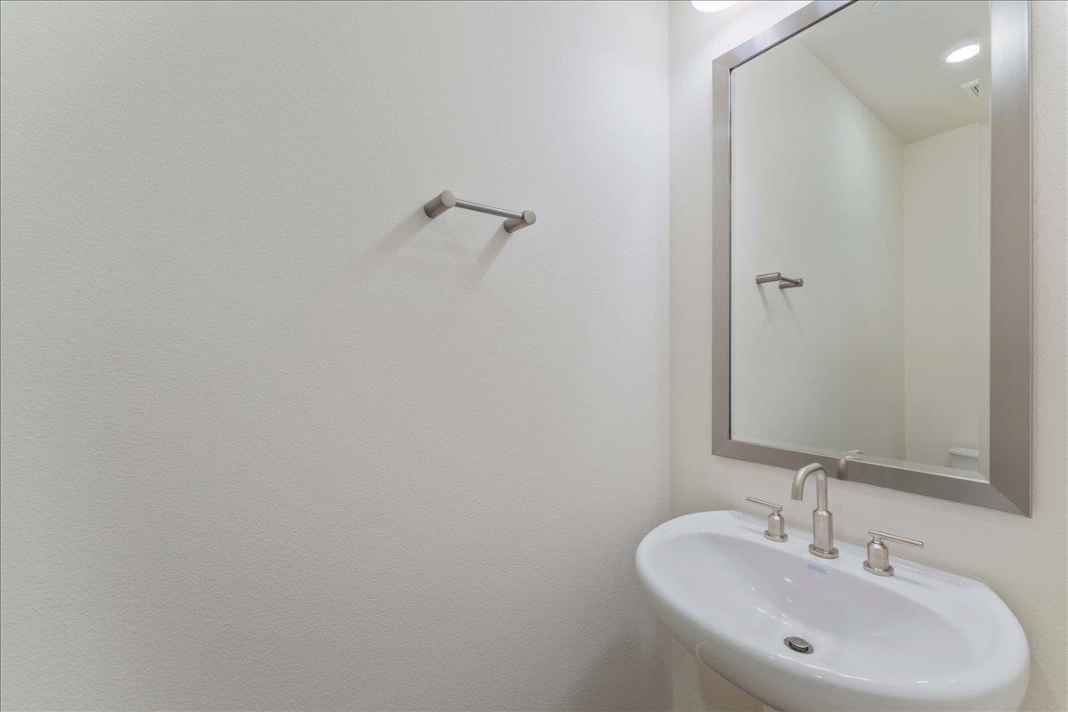 Detail Gallery Image 13 of 25 For 3214 Woody Way, Hollister,  CA 95023 - 3 Beds | 2/1 Baths