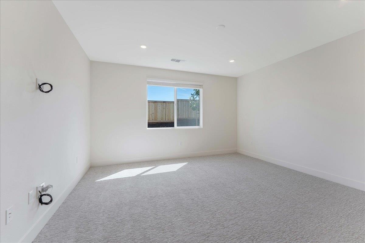 Detail Gallery Image 15 of 25 For 3214 Woody Way, Hollister,  CA 95023 - 3 Beds | 2/1 Baths