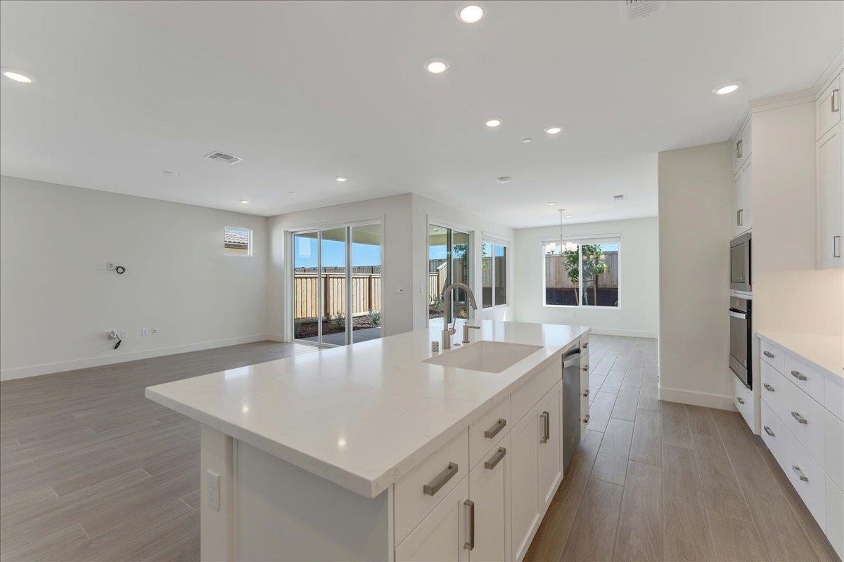 Detail Gallery Image 7 of 25 For 3214 Woody Way, Hollister,  CA 95023 - 3 Beds | 2/1 Baths