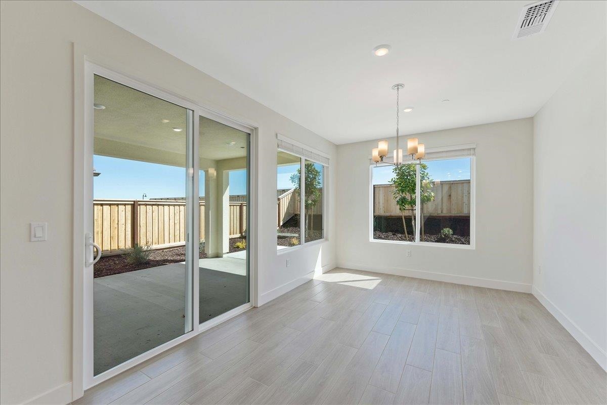 Detail Gallery Image 9 of 25 For 3214 Woody Way, Hollister,  CA 95023 - 3 Beds | 2/1 Baths