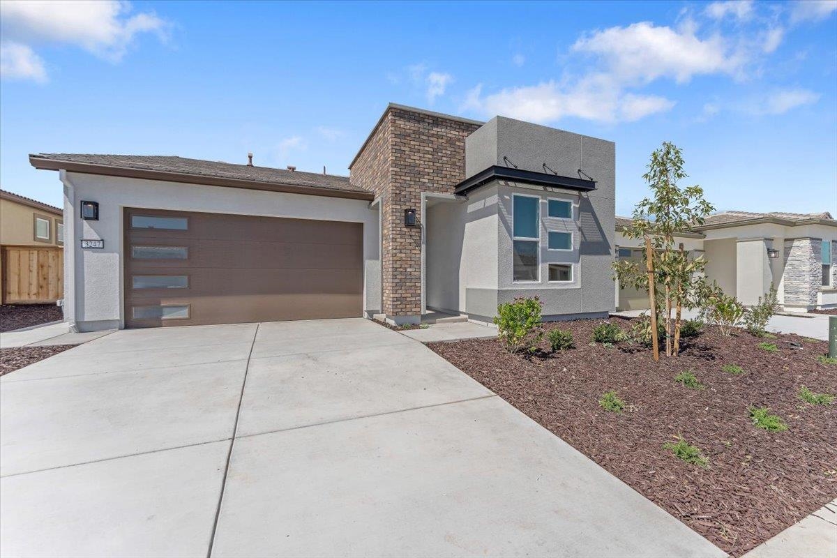 Detail Gallery Image 1 of 25 For 3247 Woody Way, Hollister,  CA 95023 - 3 Beds | 2/1 Baths