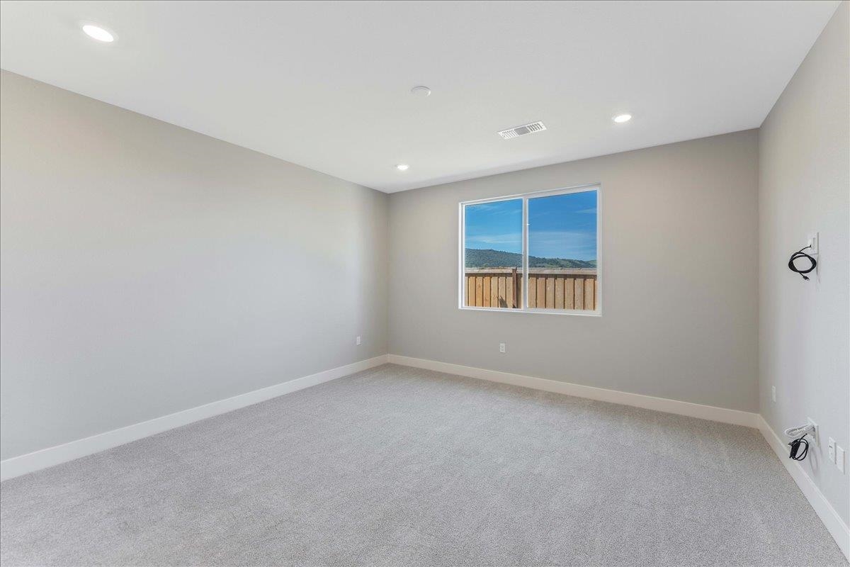 Detail Gallery Image 11 of 25 For 3247 Woody Way, Hollister,  CA 95023 - 3 Beds | 2/1 Baths