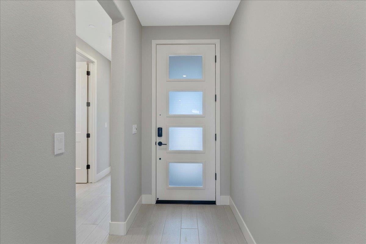 Detail Gallery Image 3 of 25 For 3247 Woody Way, Hollister,  CA 95023 - 3 Beds | 2/1 Baths