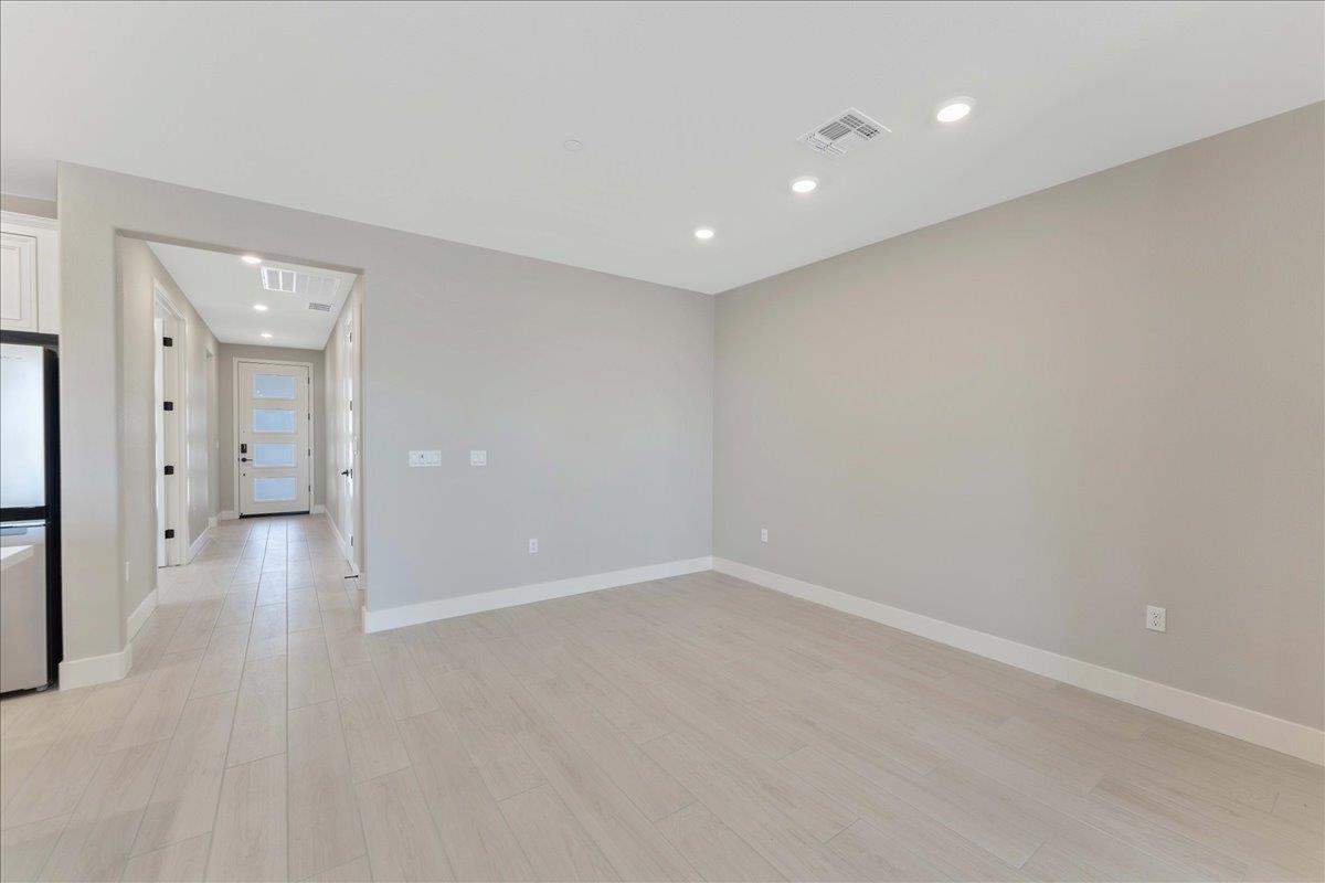 Detail Gallery Image 5 of 25 For 3247 Woody Way, Hollister,  CA 95023 - 3 Beds | 2/1 Baths