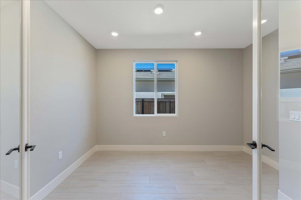 Detail Gallery Image 9 of 25 For 3247 Woody Way, Hollister,  CA 95023 - 3 Beds | 2/1 Baths