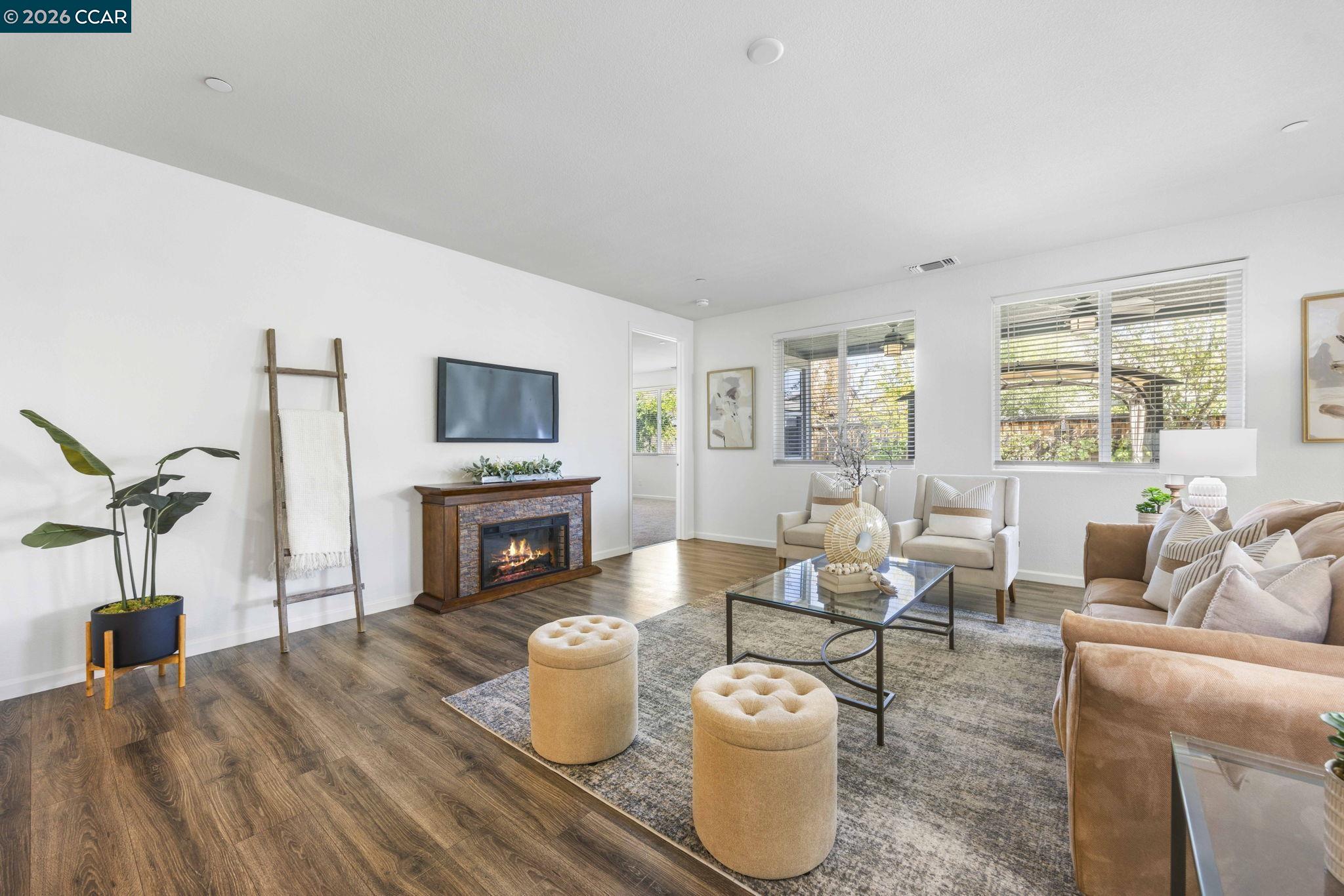 Detail Gallery Image 3 of 60 For 951 Dainty Ave, Brentwood,  CA 94513-1205 - 5 Beds | 3/1 Baths