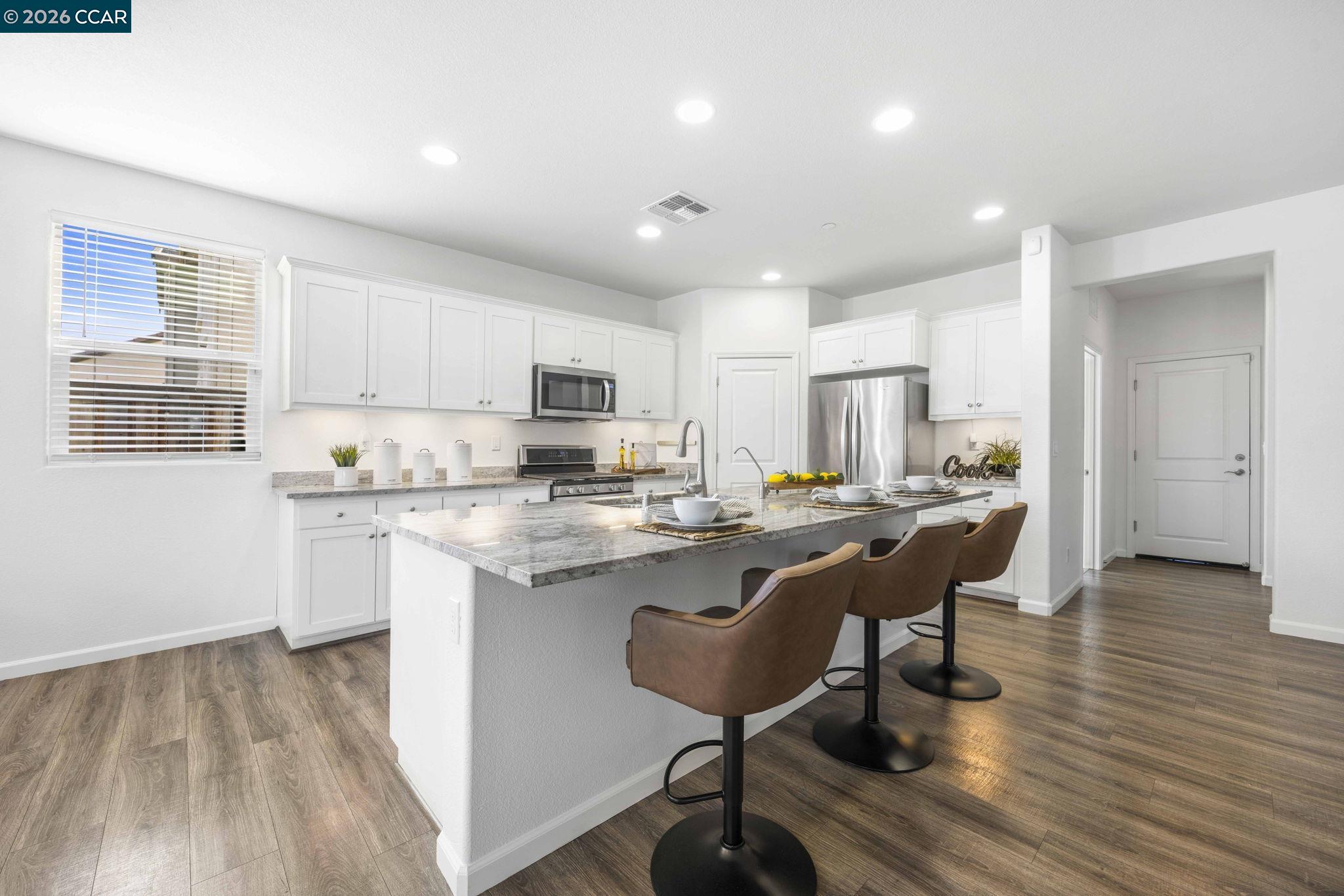 Detail Gallery Image 7 of 60 For 951 Dainty Ave, Brentwood,  CA 94513-1205 - 5 Beds | 3/1 Baths