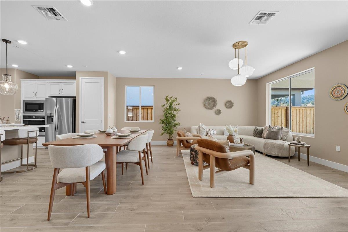 Detail Gallery Image 6 of 24 For 3237 Woody Way, Hollister,  CA 95023 - 2 Beds | 2 Baths