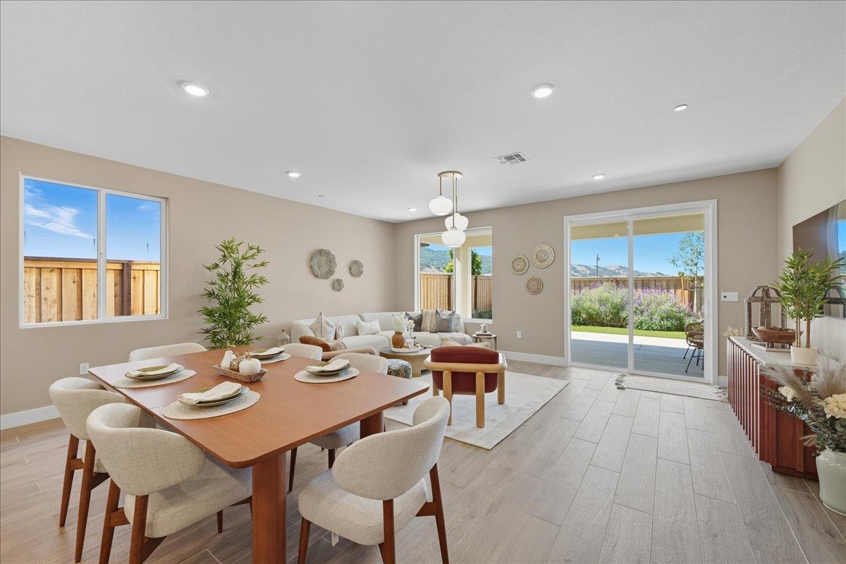 Detail Gallery Image 7 of 24 For 3237 Woody Way, Hollister,  CA 95023 - 2 Beds | 2 Baths