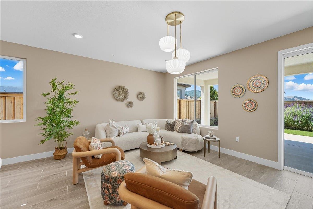 Detail Gallery Image 8 of 24 For 3237 Woody Way, Hollister,  CA 95023 - 2 Beds | 2 Baths